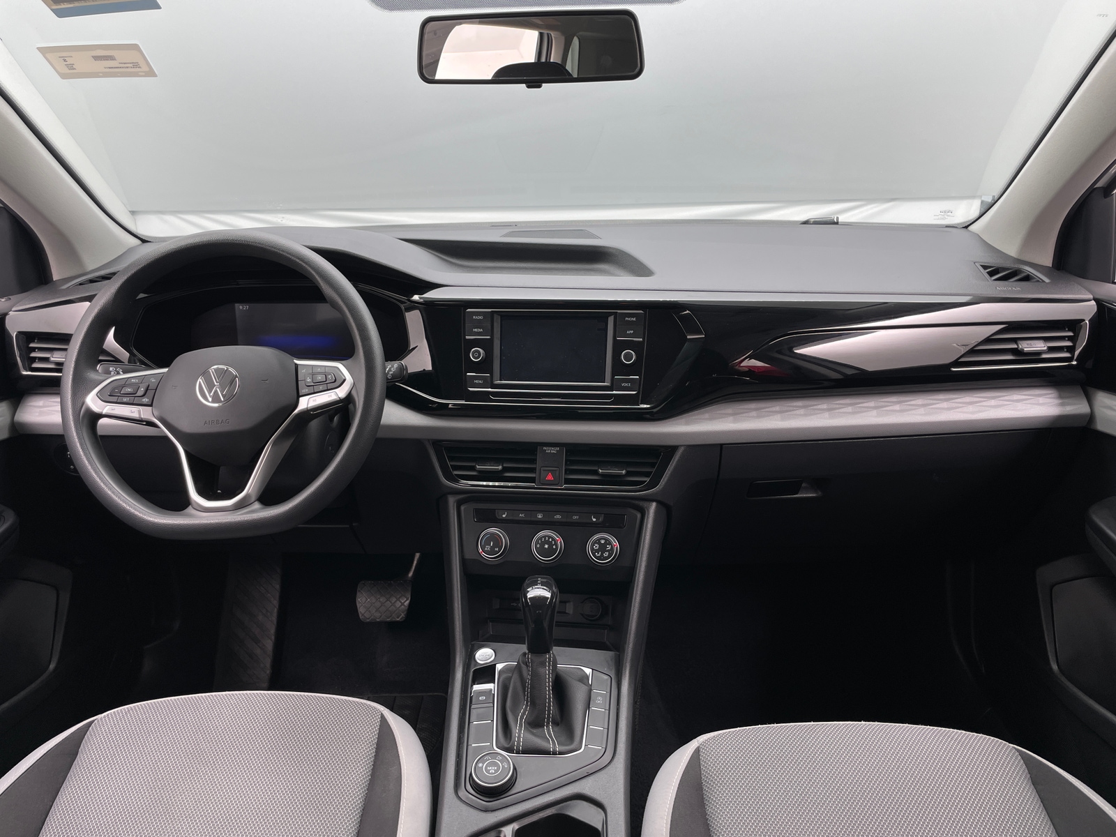 Thumbnail: 2022 Volkswagen Taos - 3
