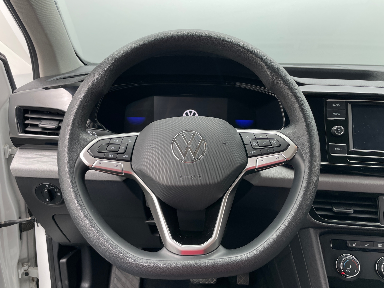 Thumbnail: 2022 Volkswagen Taos - 5