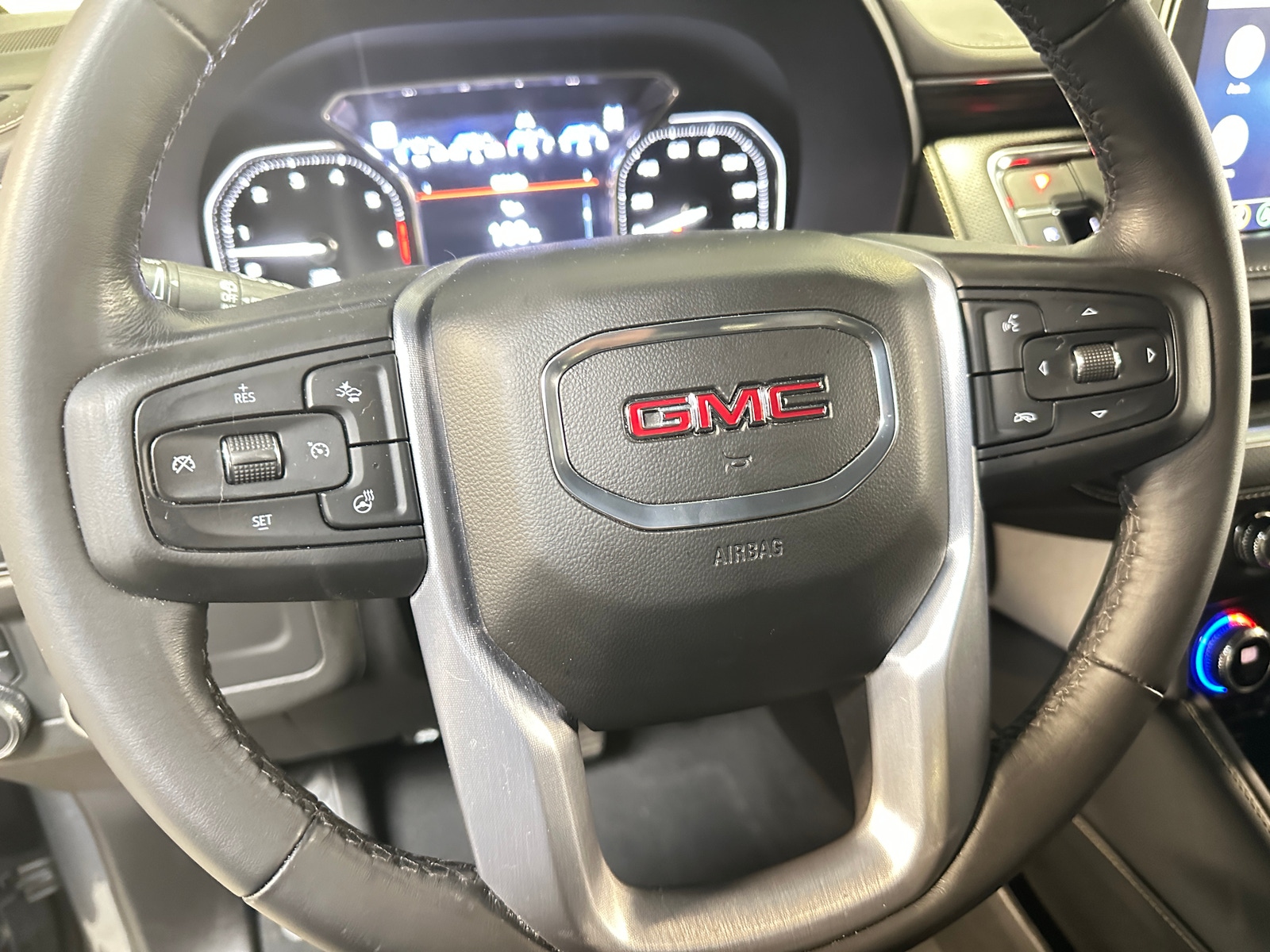 Thumbnail: 2021 GMC Yukon XL - 4