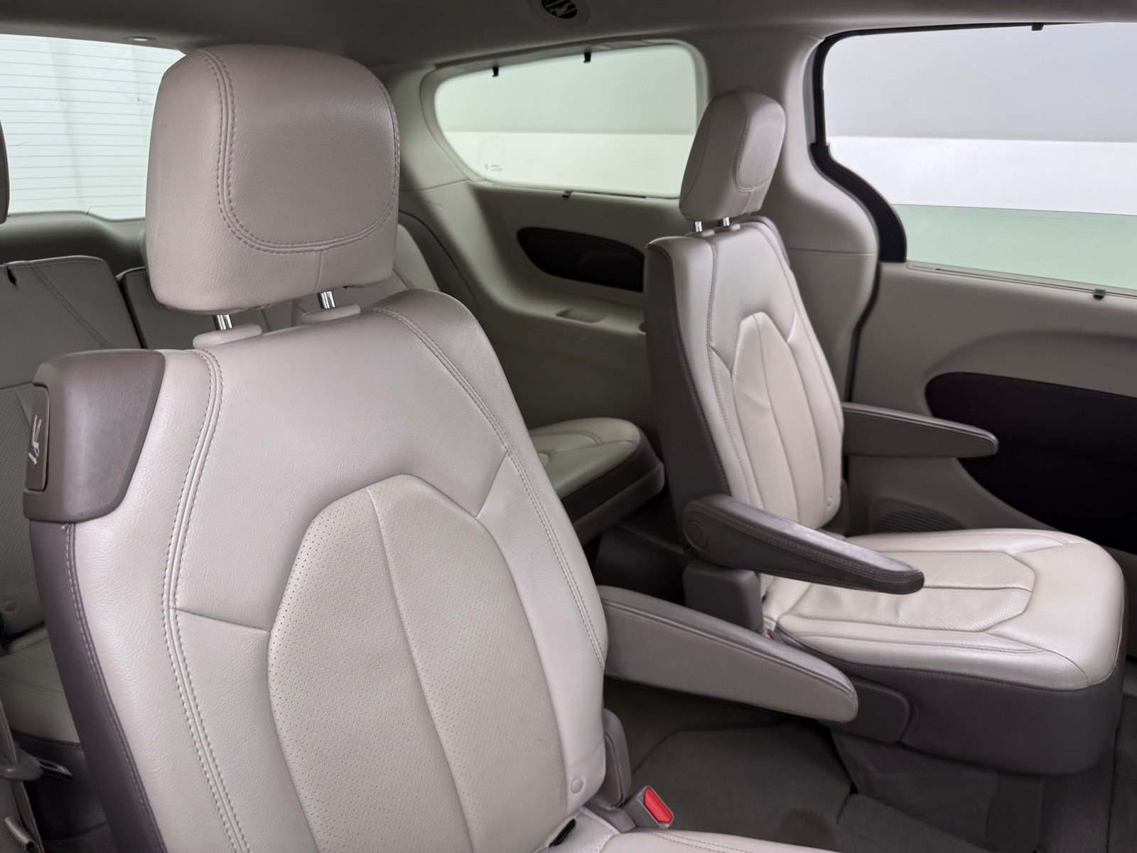 Thumbnail: 2019 Chrysler Pacifica - 5