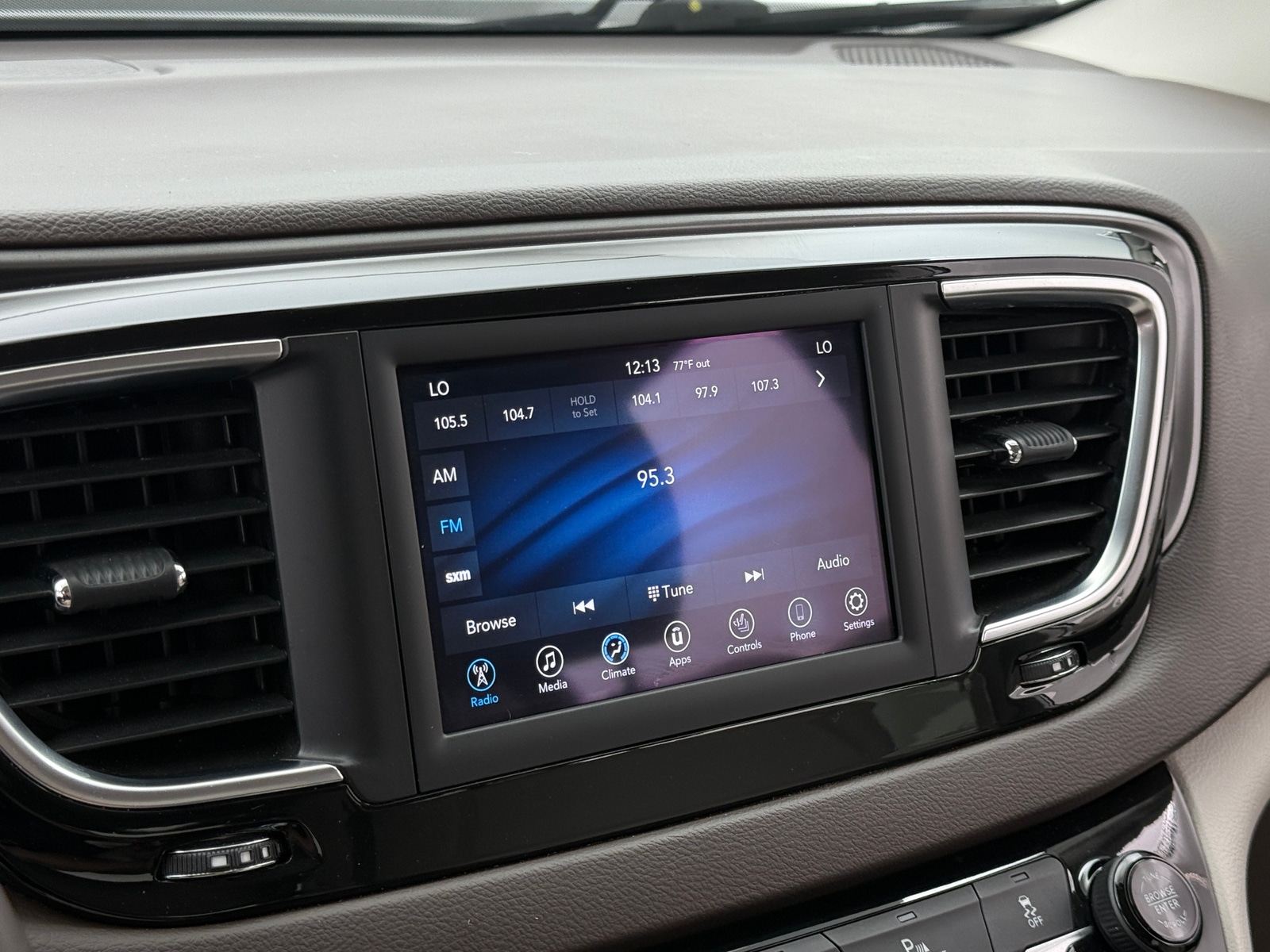 Thumbnail: 2019 Chrysler Pacifica - 3