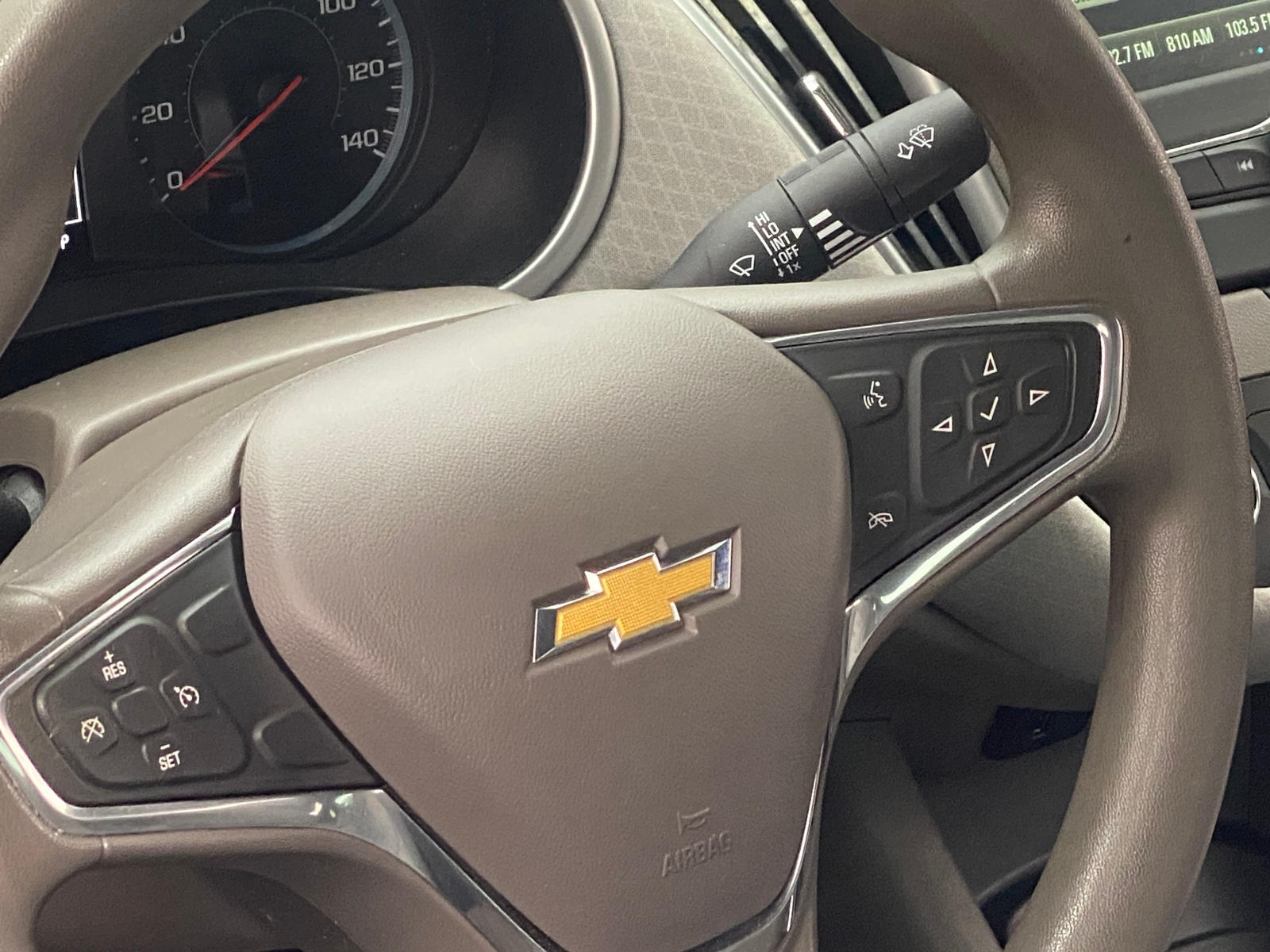 Thumbnail: 2017 Chevrolet Malibu - 5