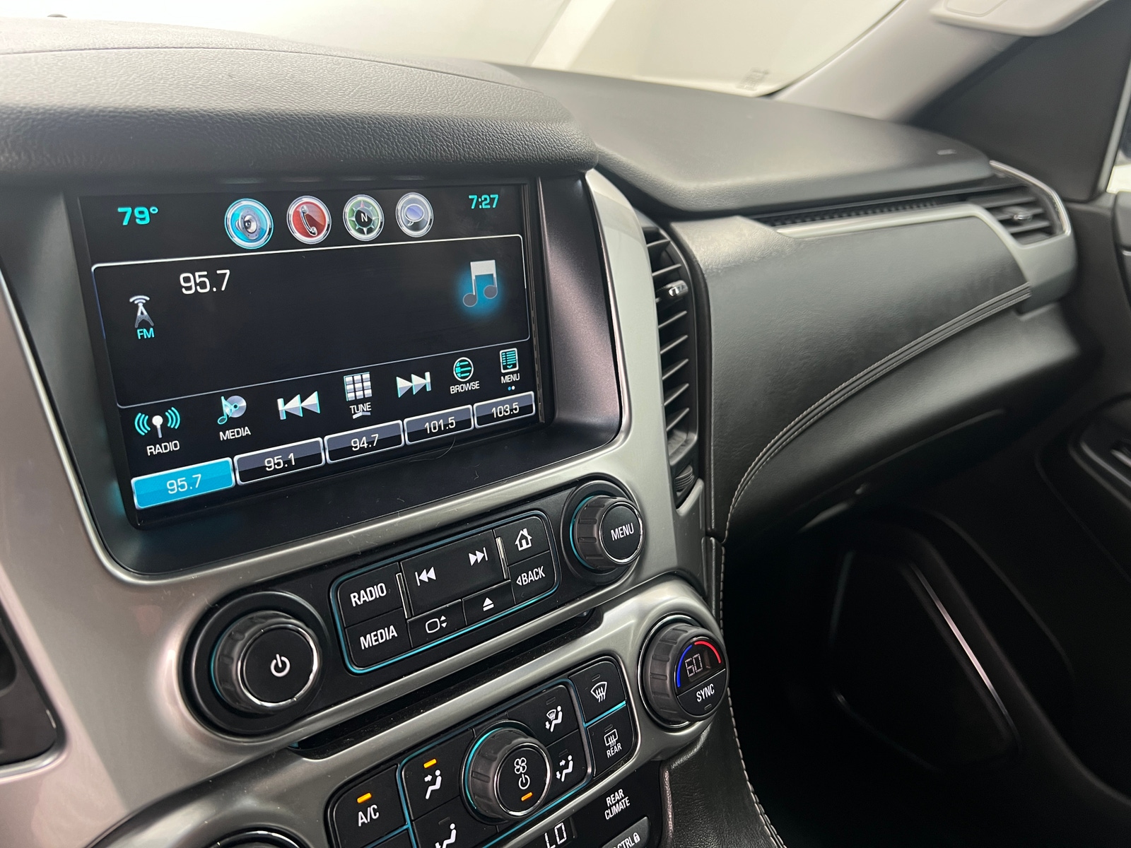 Thumbnail: 2019 Chevrolet Tahoe - 4
