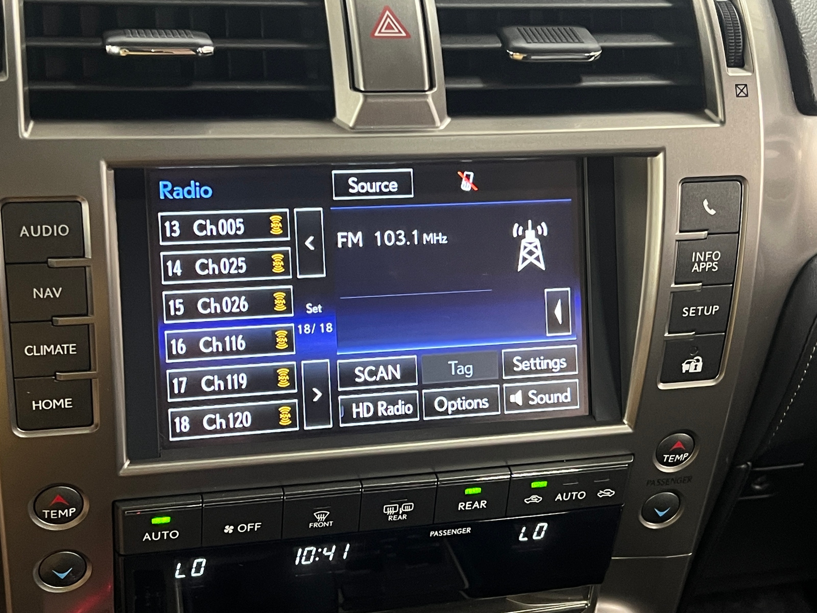 Thumbnail: 2015 Lexus GX - 3