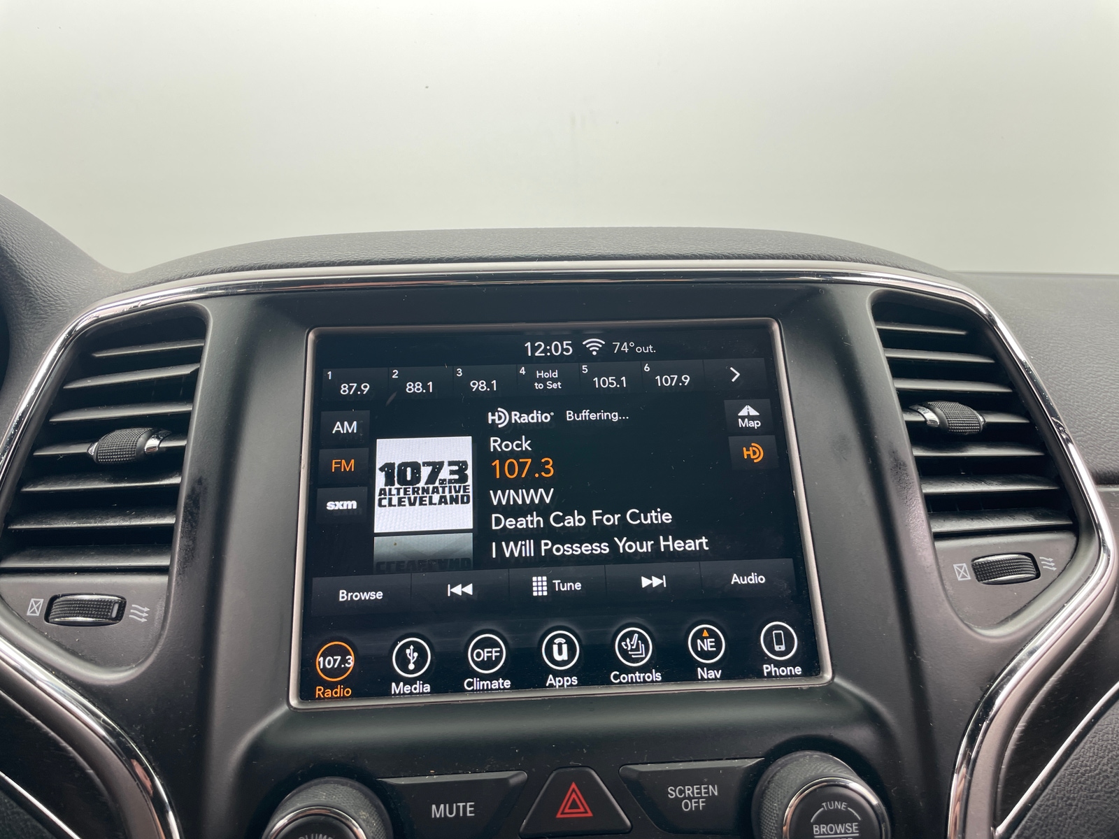 Thumbnail: 2018 Jeep Grand Cherokee - 3