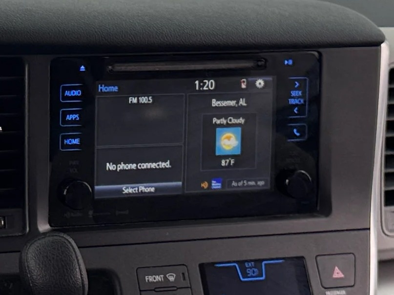 Thumbnail: 2017 Toyota Sienna - 4