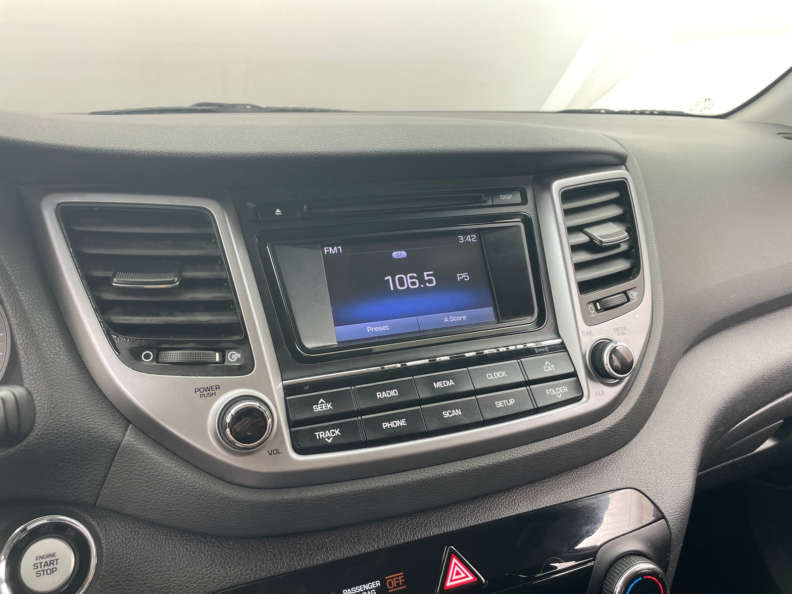 Thumbnail: 2017 Hyundai Tucson - 4