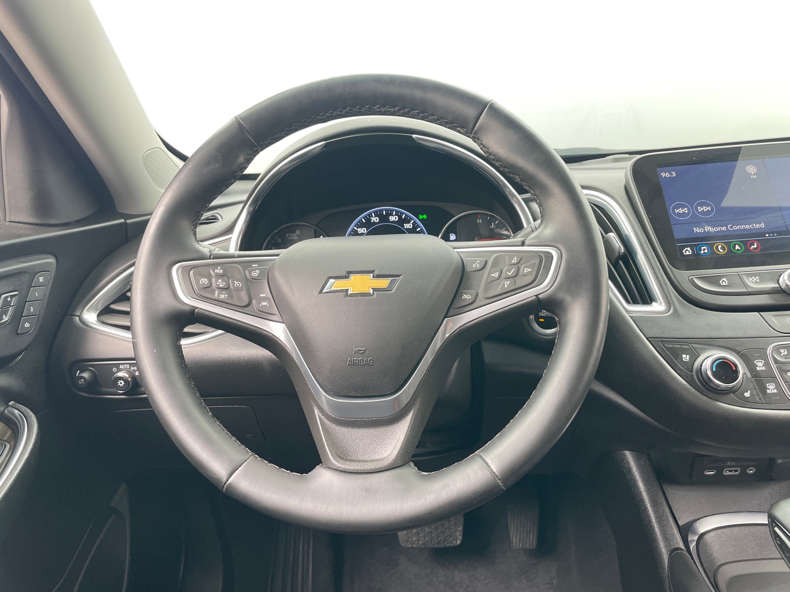 Thumbnail: 2023 Chevrolet Malibu - 4