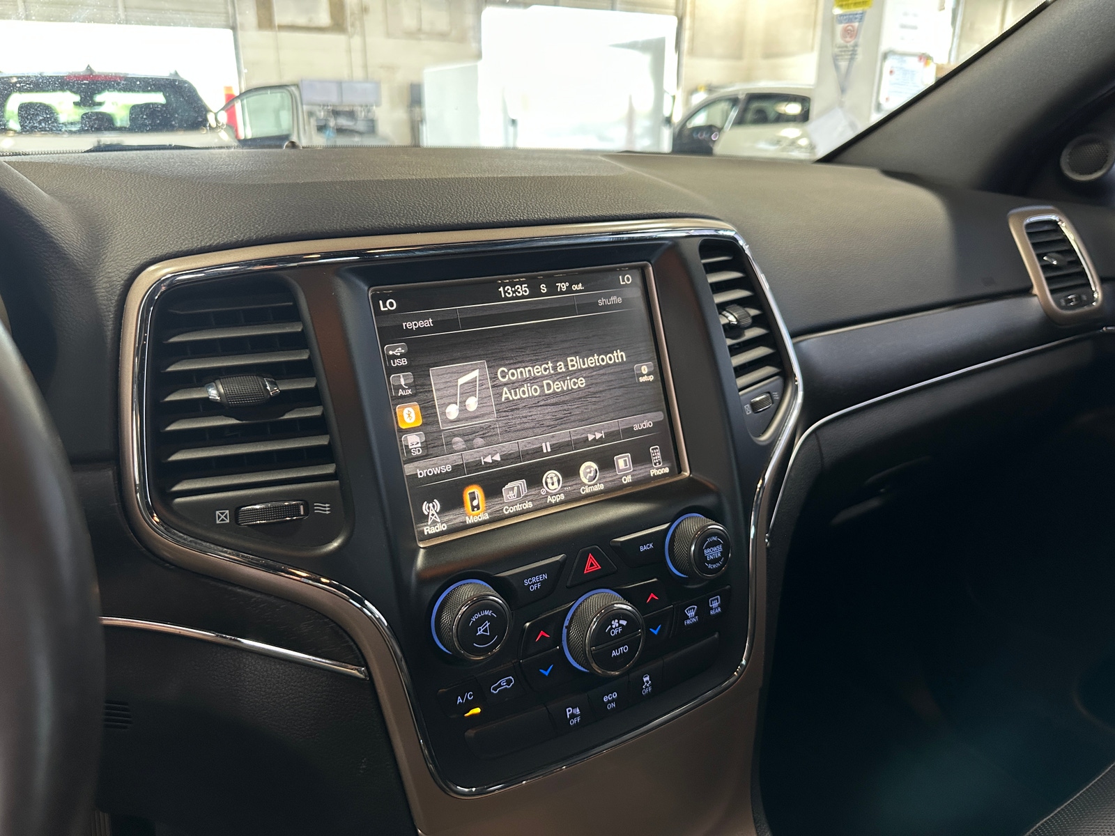 Thumbnail: 2015 Jeep Grand Cherokee - 4