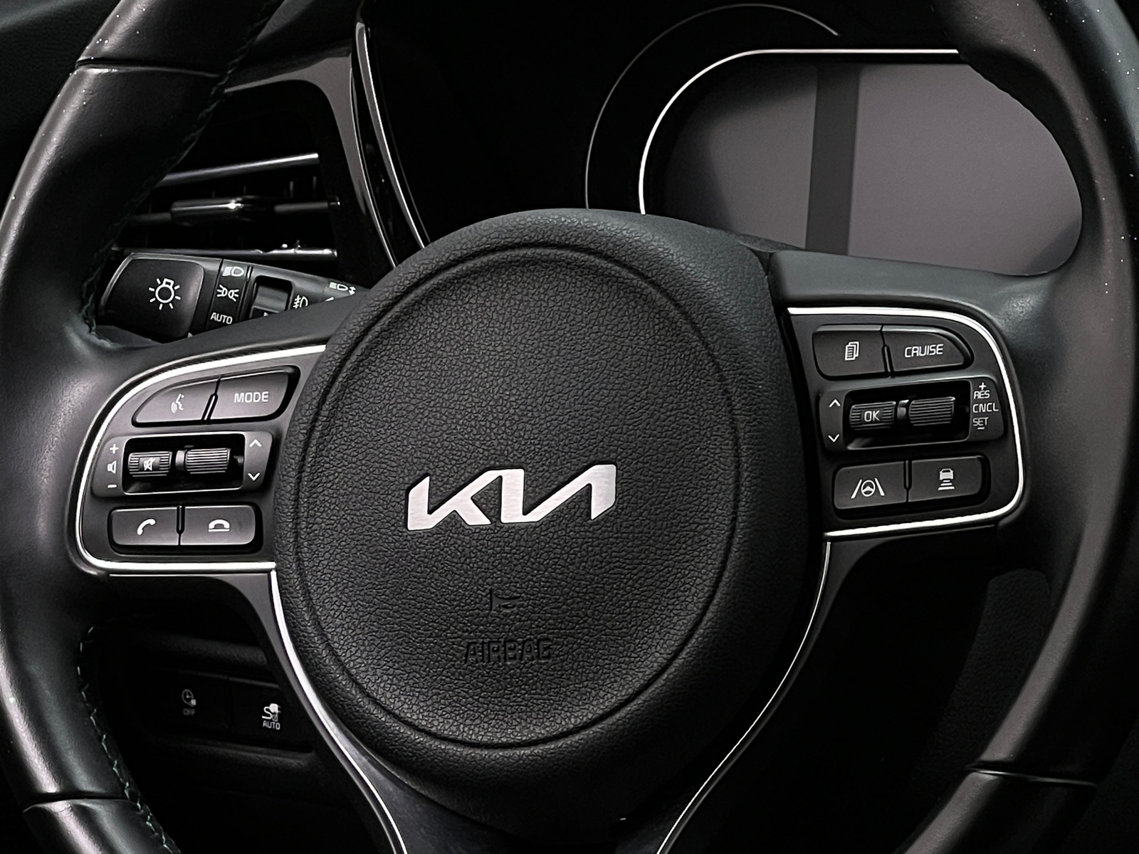 Thumbnail: 2022 Kia Niro - 4