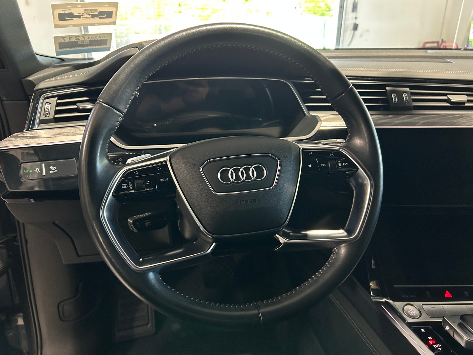 Thumbnail: 2019 Audi e-tron - 5