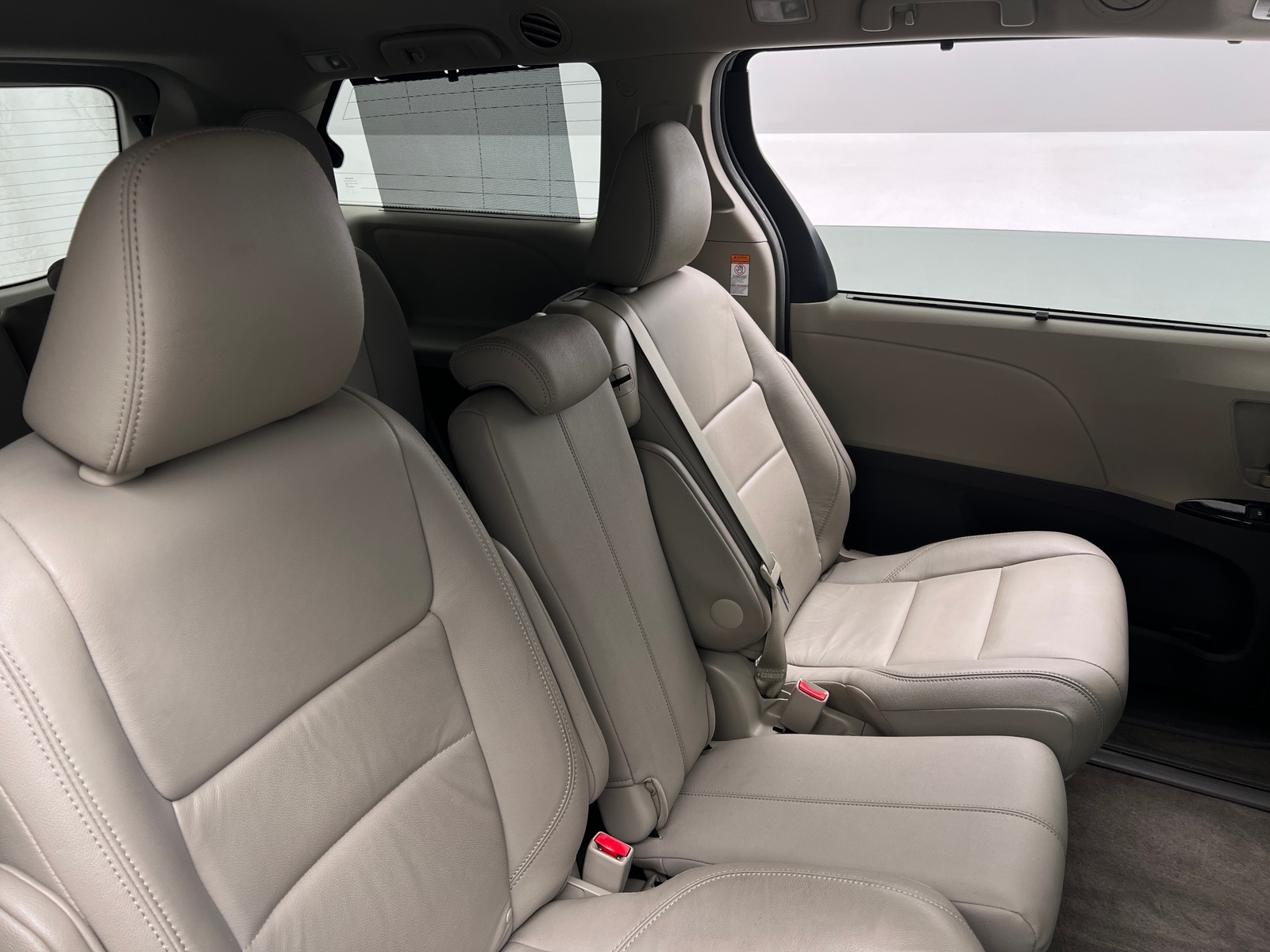 Thumbnail: 2017 Toyota Sienna - 5