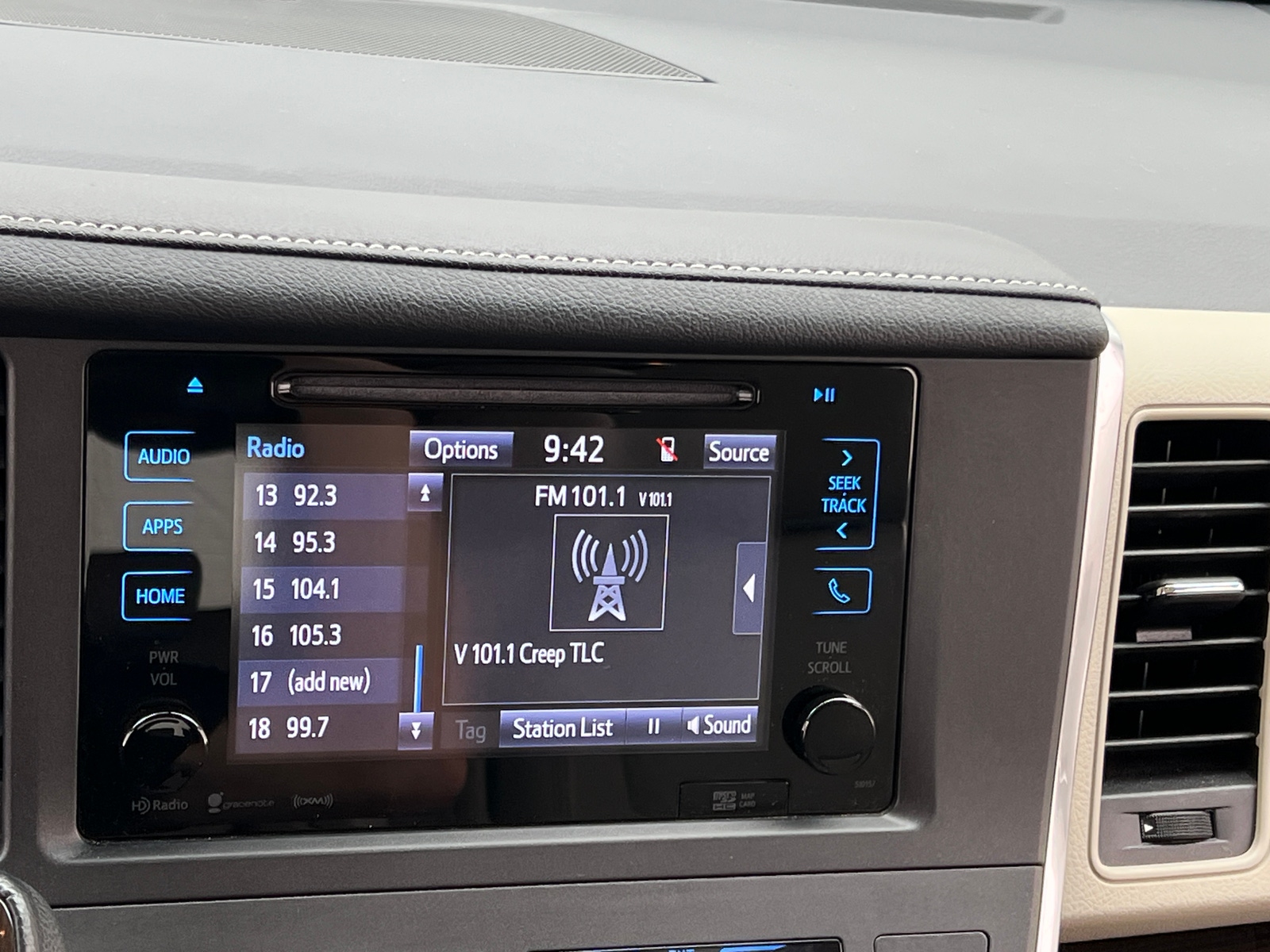Thumbnail: 2017 Toyota Sienna - 3