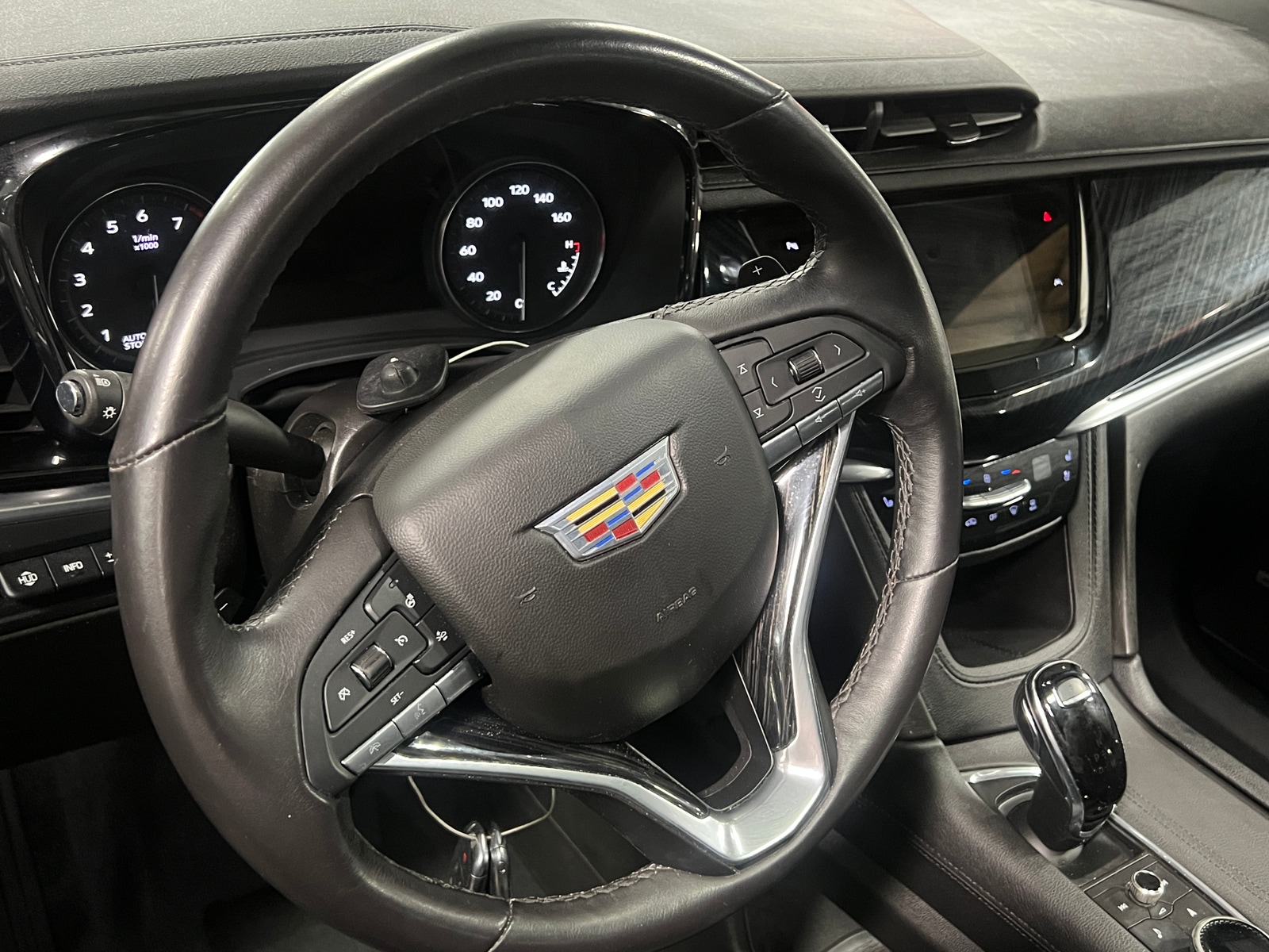 Thumbnail: 2023 Cadillac XT6 - 4