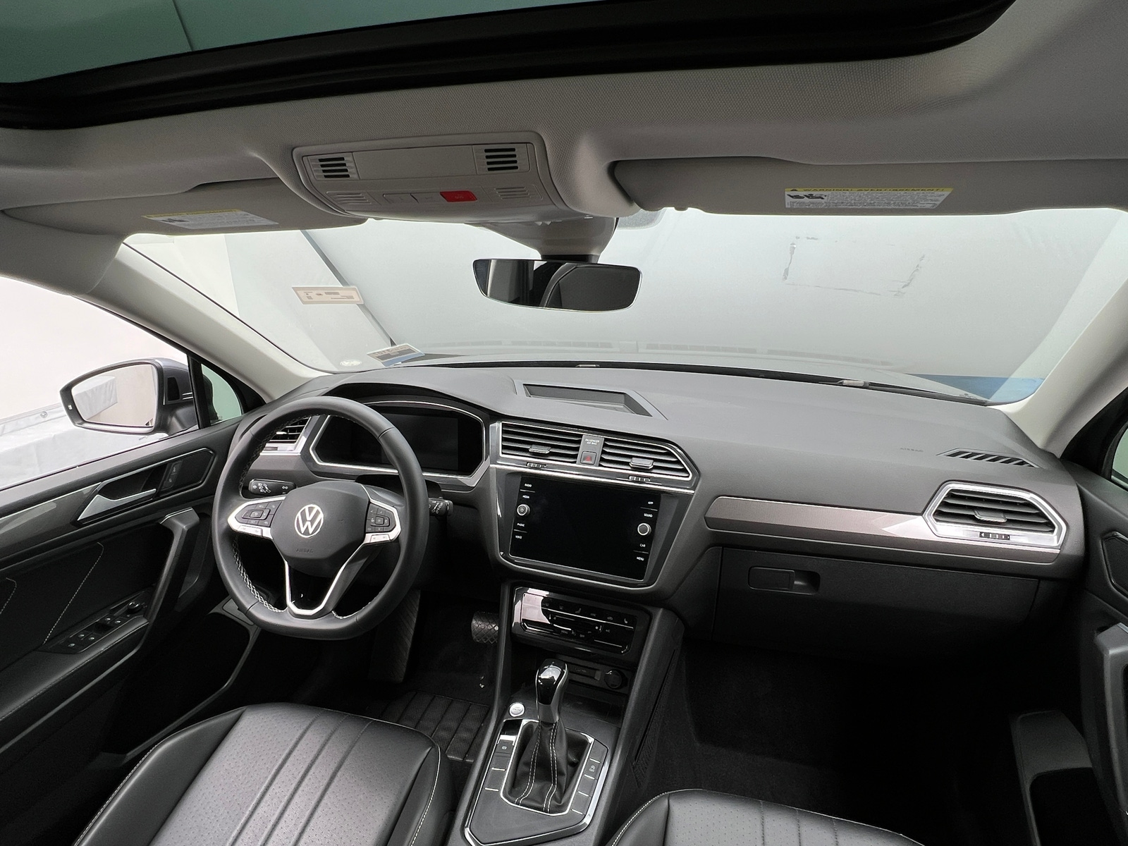 Thumbnail: 2022 Volkswagen Tiguan - 2