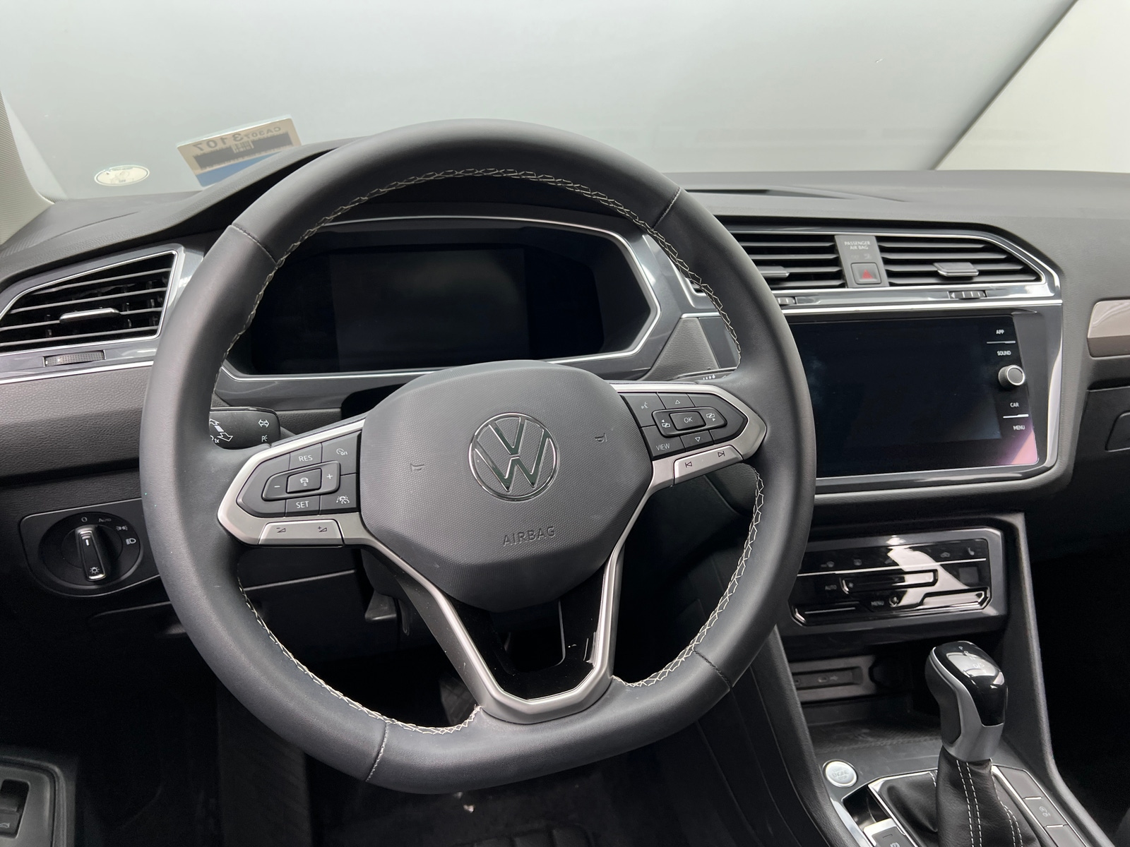 Thumbnail: 2022 Volkswagen Tiguan - 4