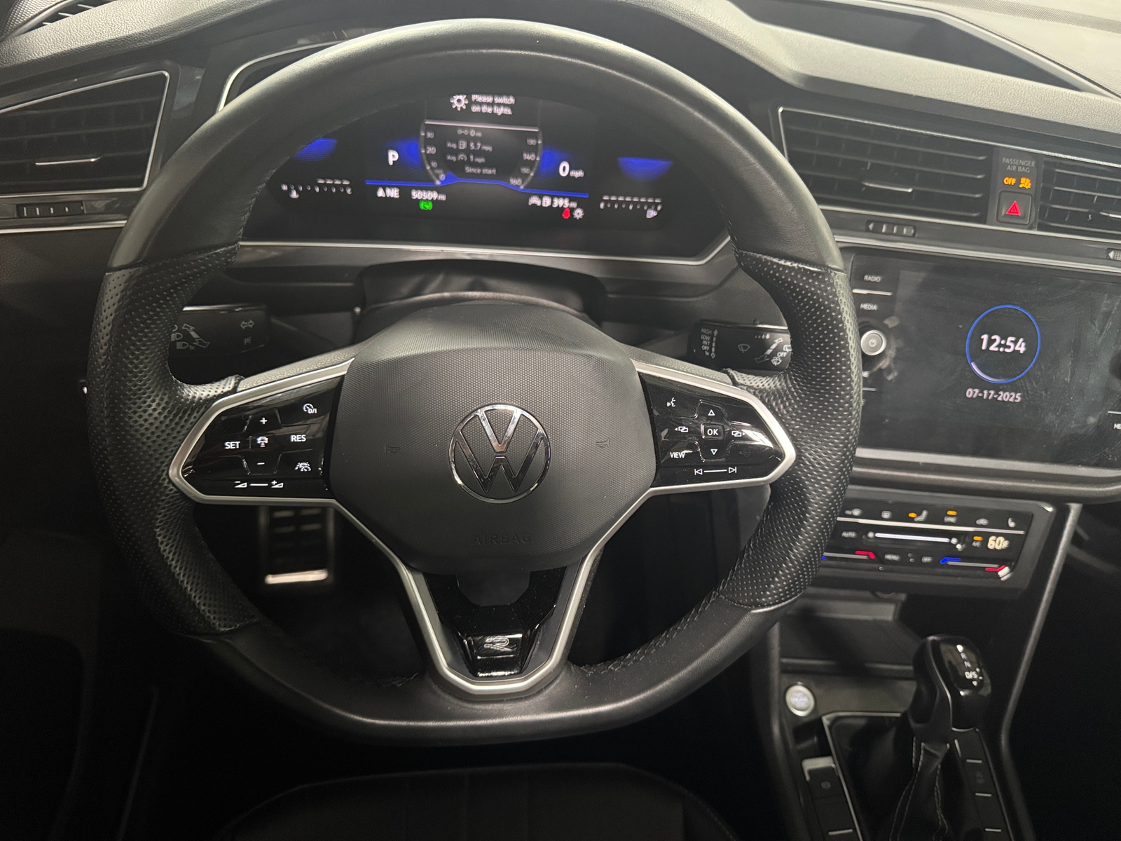 Thumbnail: 2023 Volkswagen Tiguan - 4
