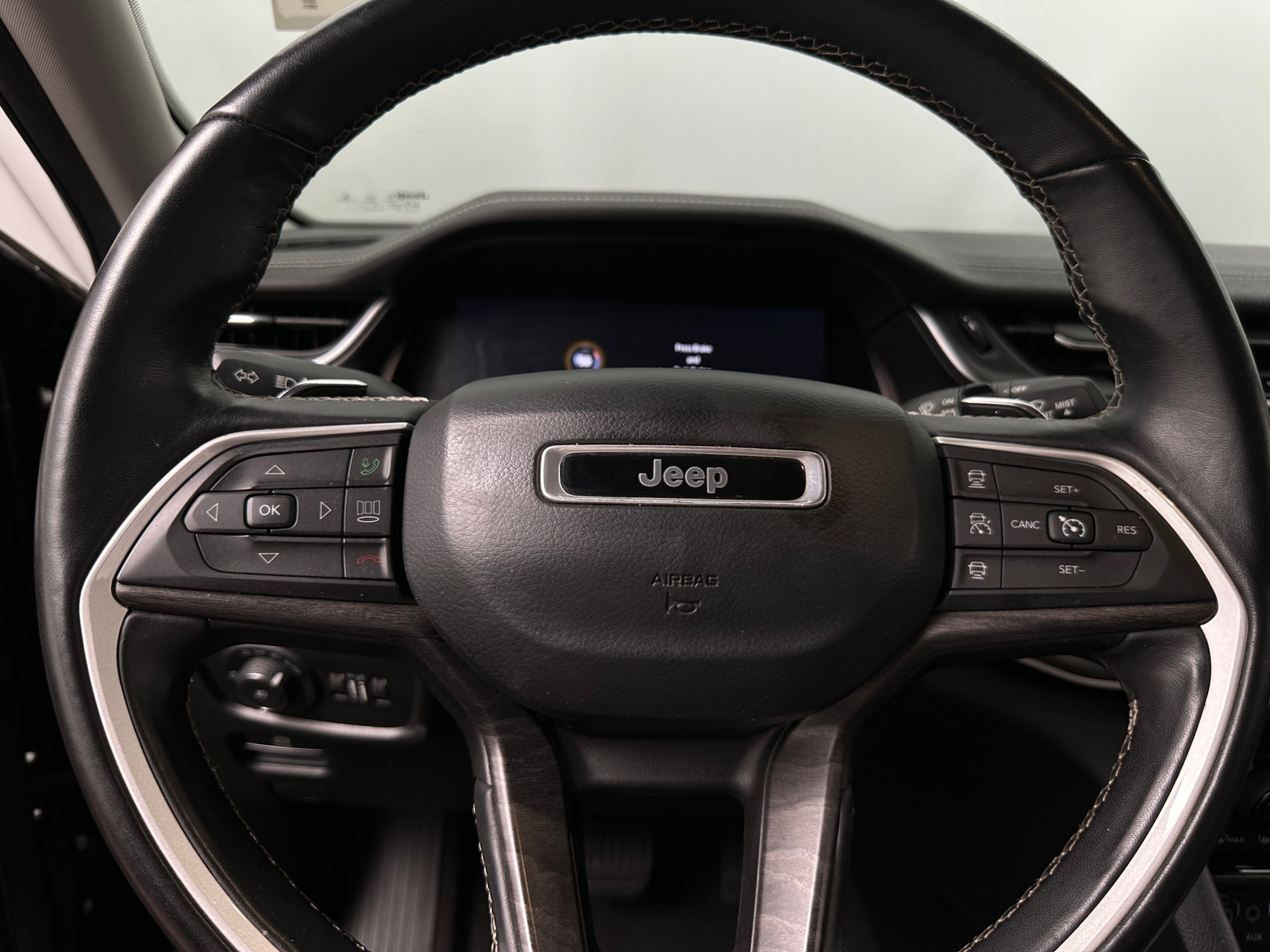 Thumbnail: 2021 Jeep Grand Cherokee L - 4