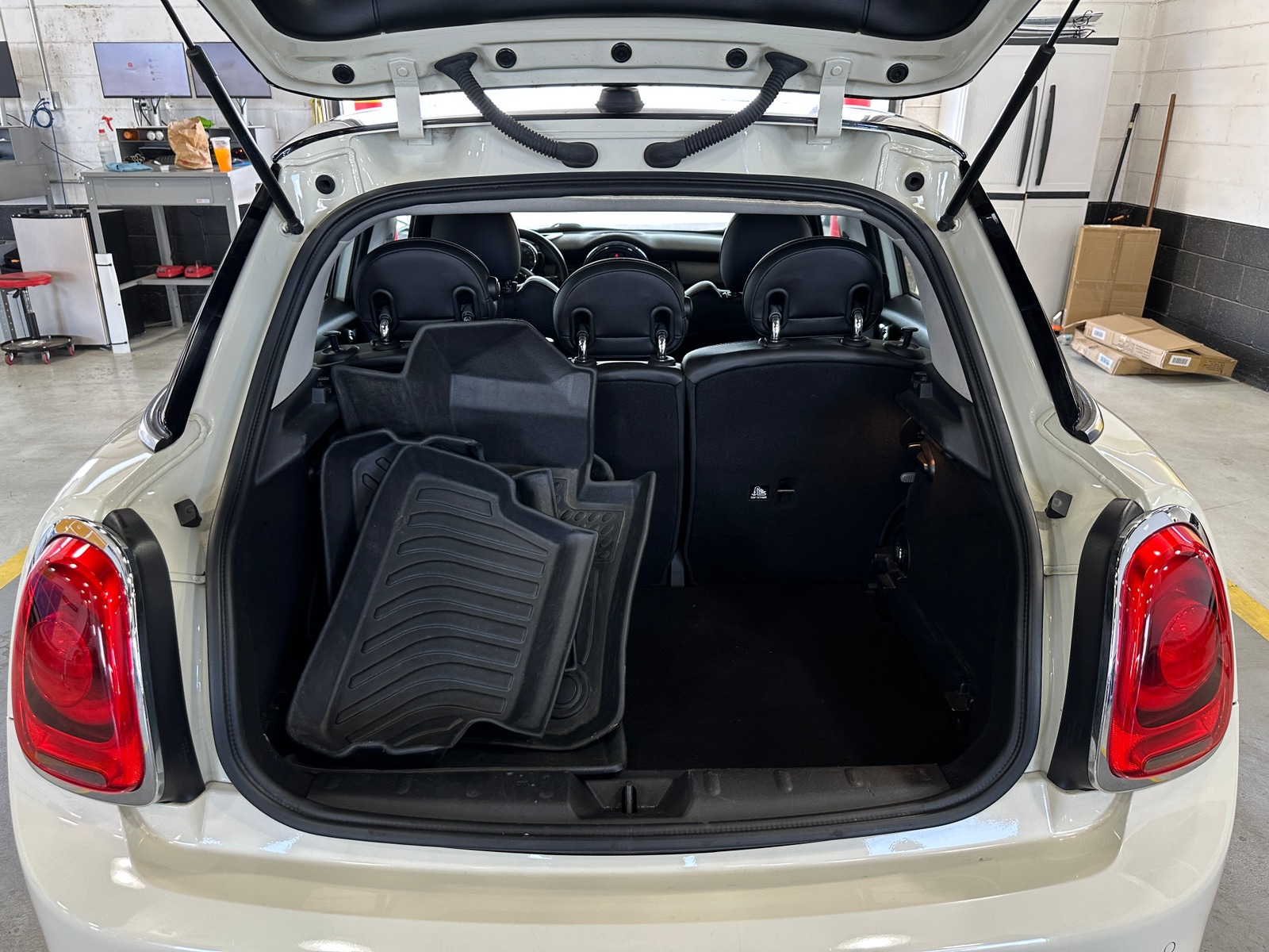 Thumbnail: 2015 MINI Cooper Hardtop - 6