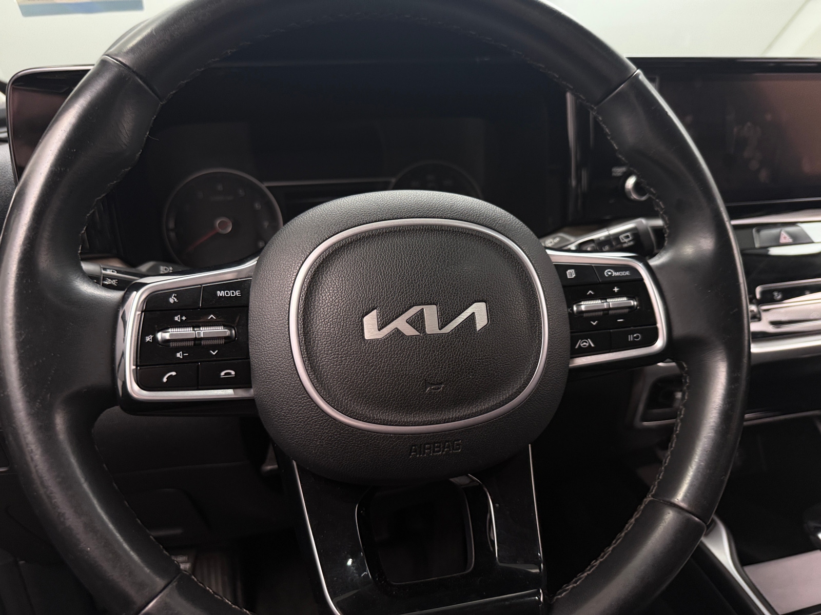 Thumbnail: 2022 Kia Sorento - 4