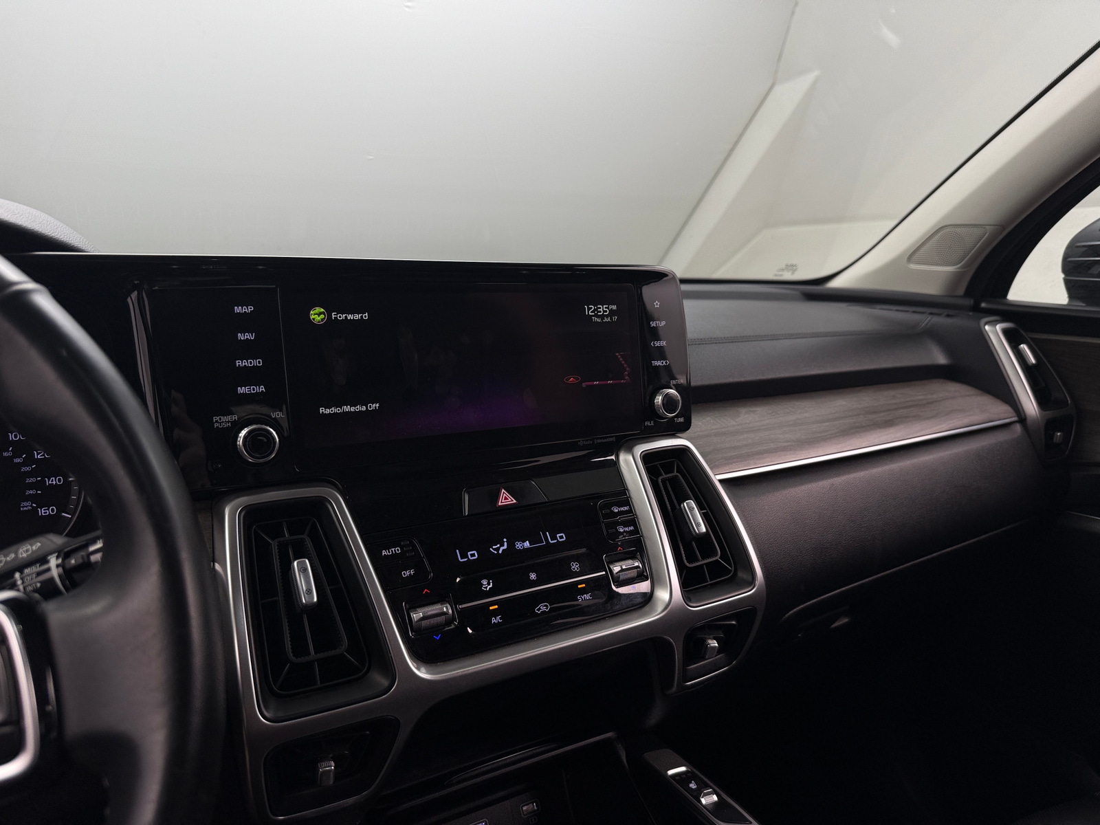 Thumbnail: 2022 Kia Sorento - 3