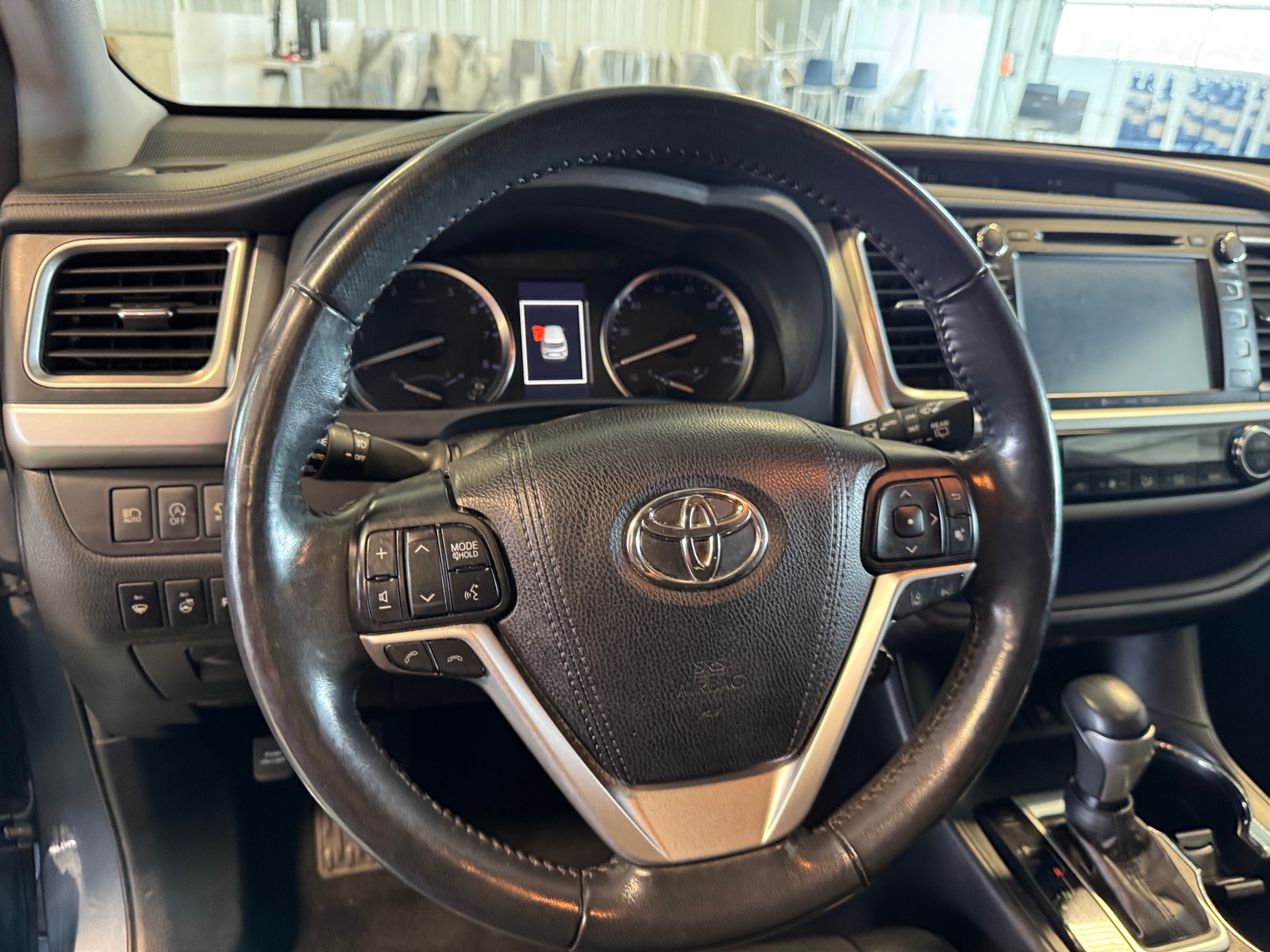 Thumbnail: 2018 Toyota Highlander - 4