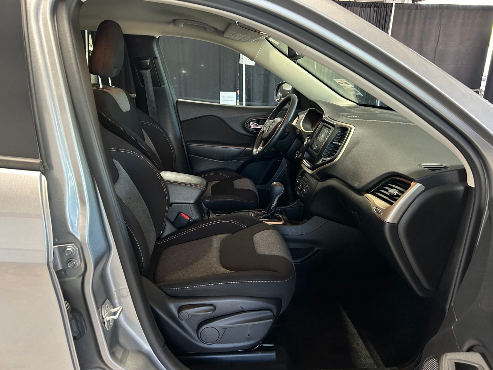 Thumbnail: 2016 Jeep Cherokee - 2
