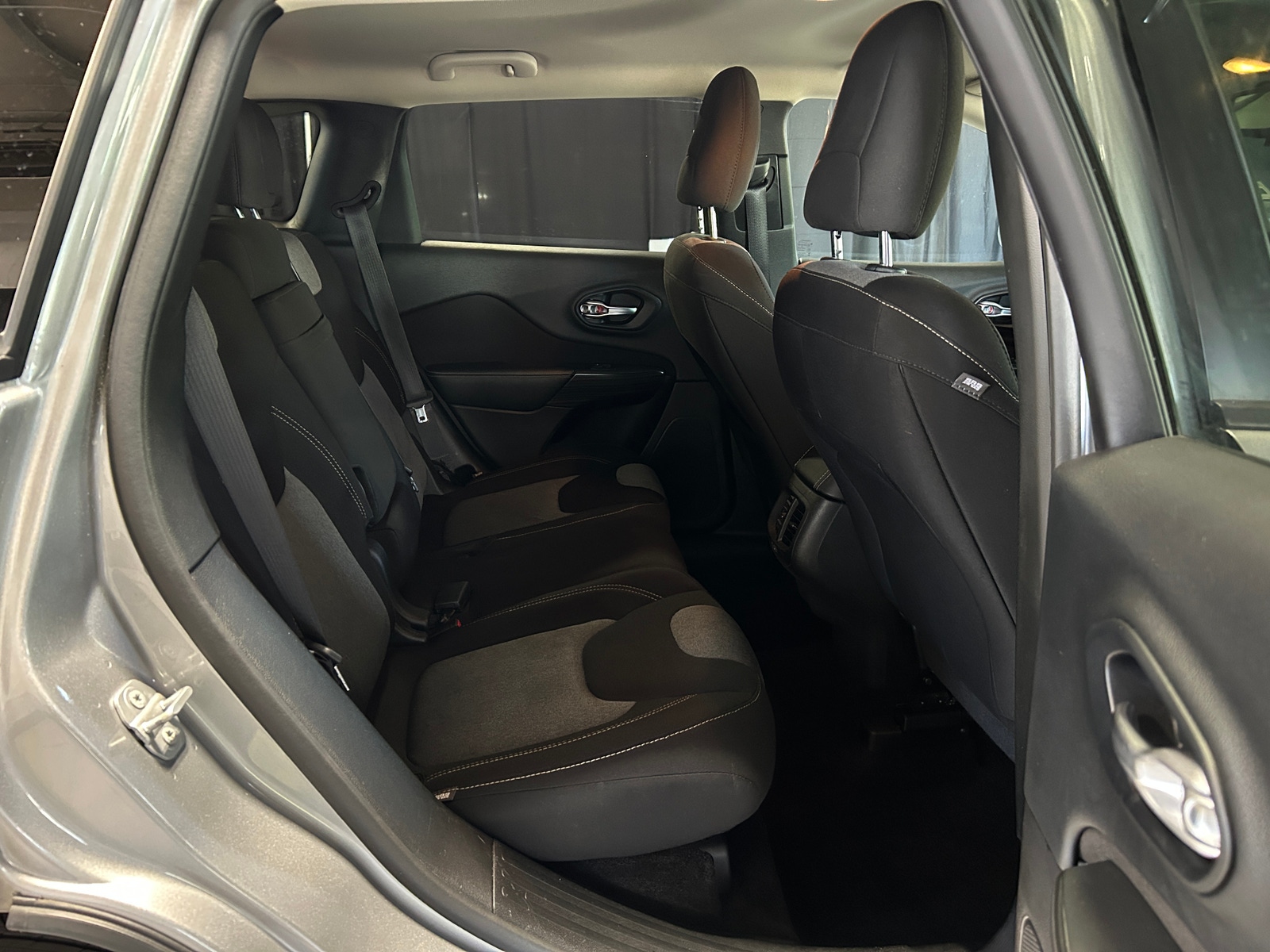 Thumbnail: 2016 Jeep Cherokee - 6