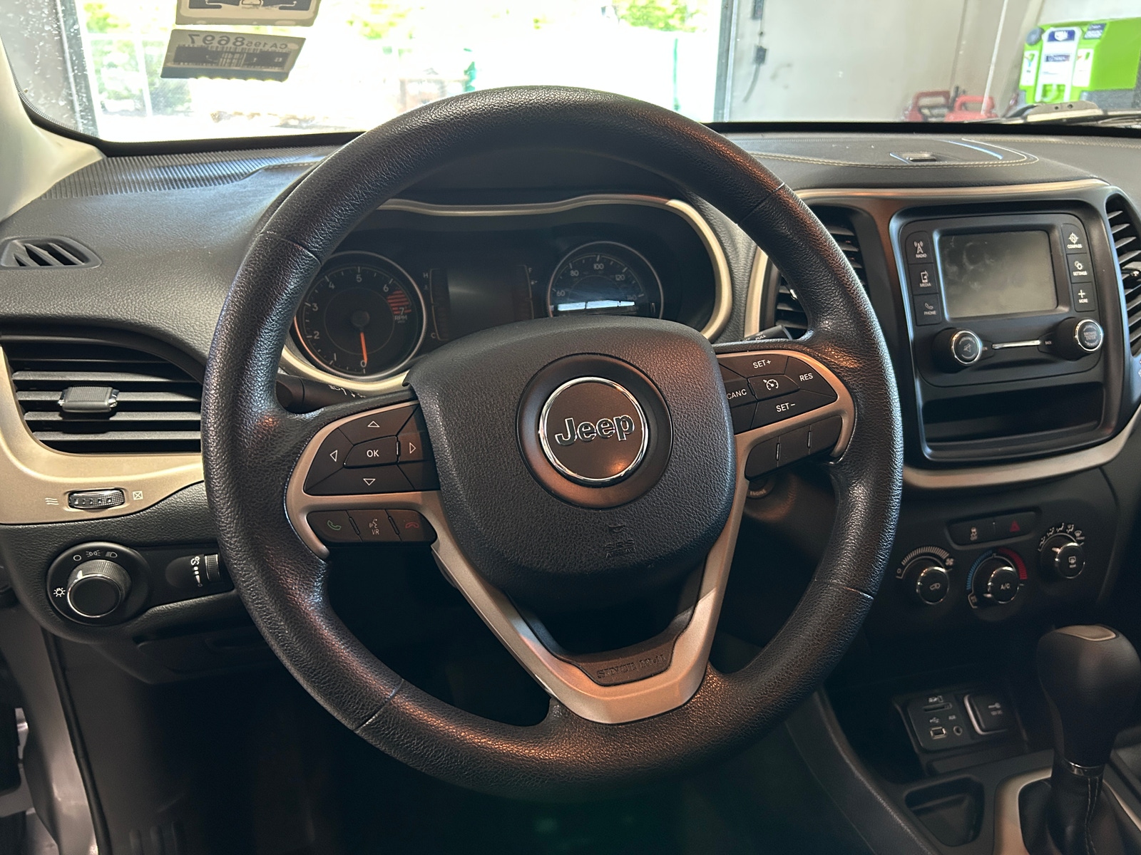 Thumbnail: 2016 Jeep Cherokee - 5