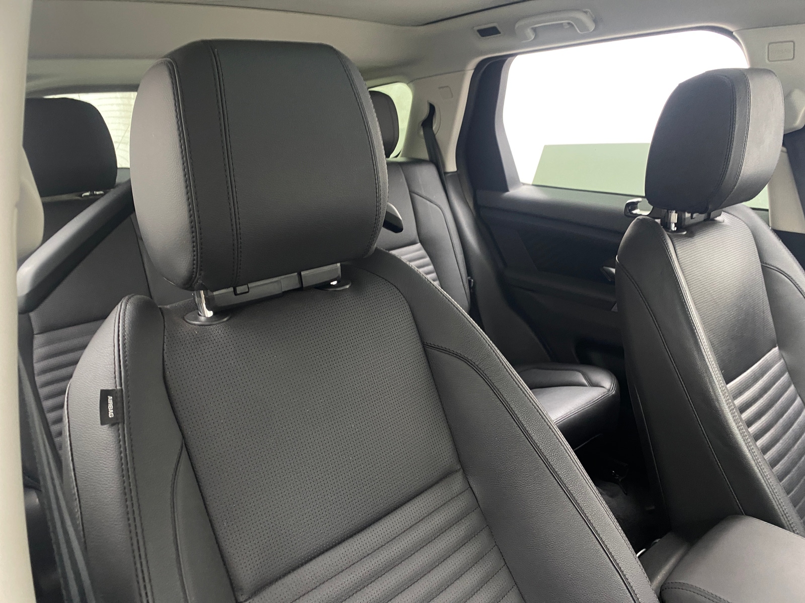 Thumbnail: 2020 Land Rover Discovery Sport - 2
