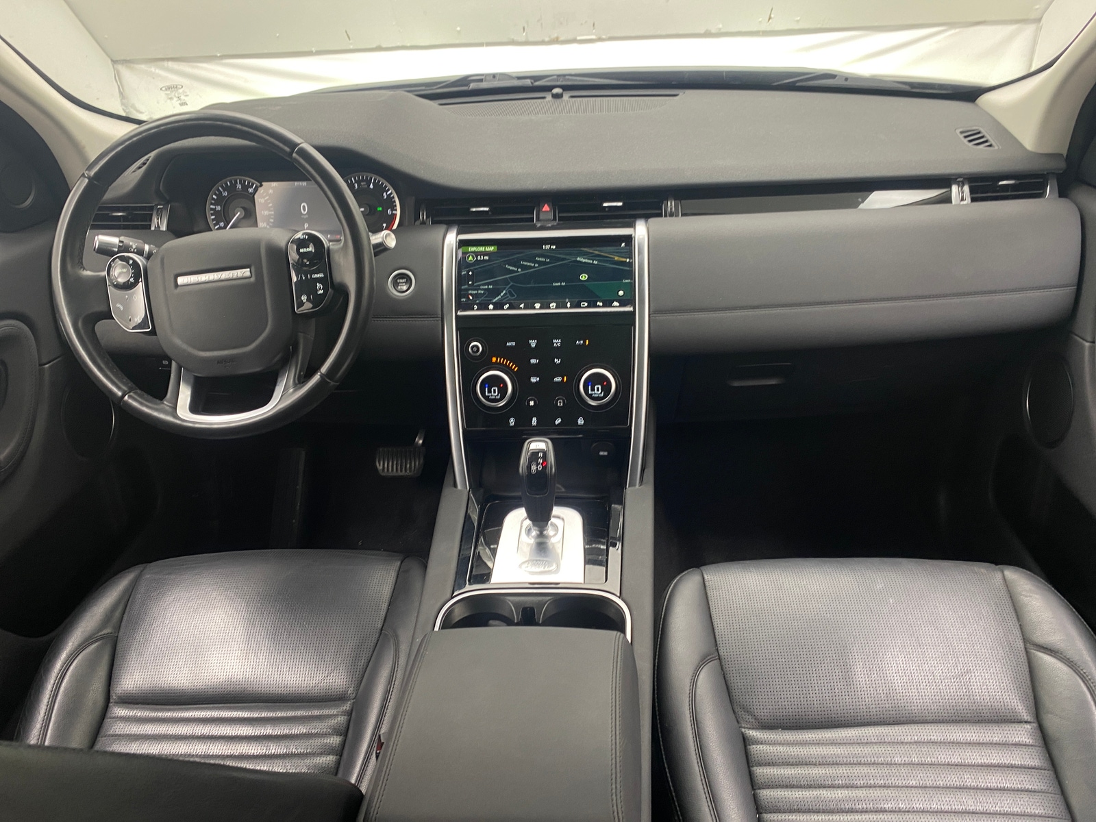 Thumbnail: 2020 Land Rover Discovery Sport - 3