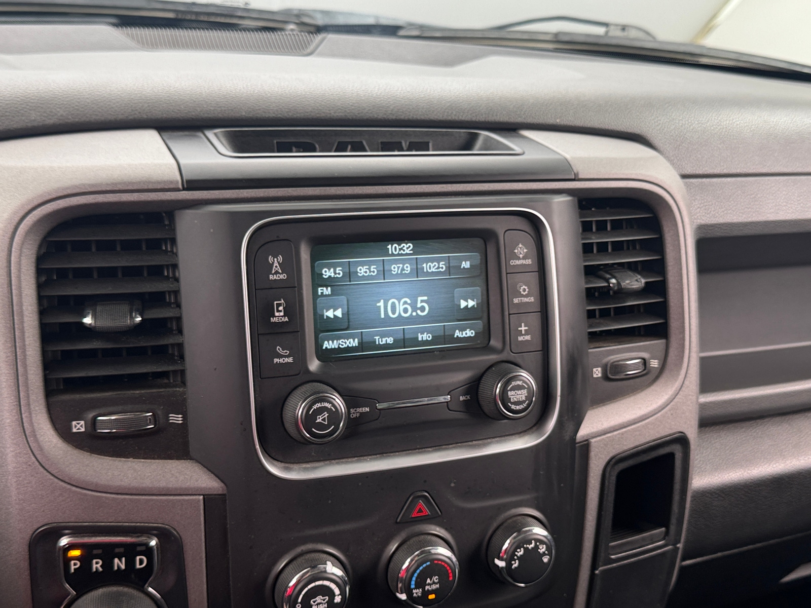 Thumbnail: 2019 RAM 1500 Classic - 3