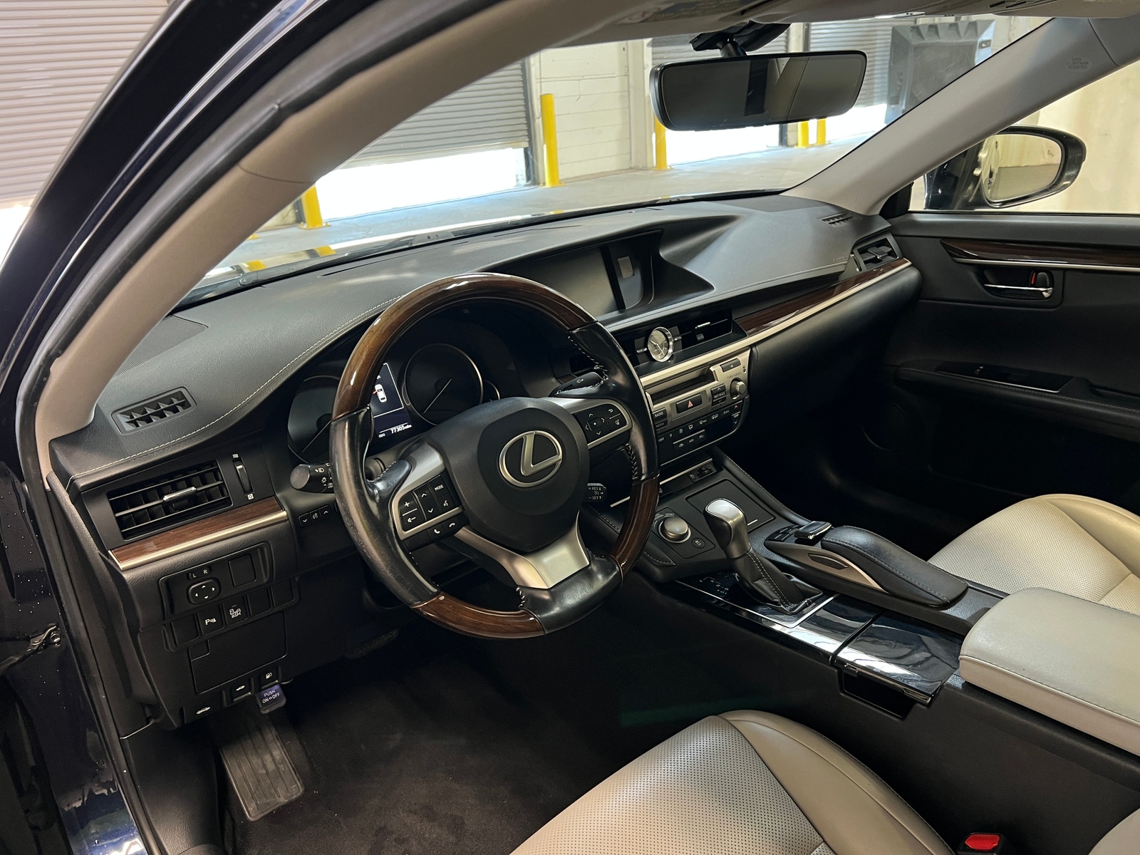 Thumbnail: 2016 Lexus ES - 2
