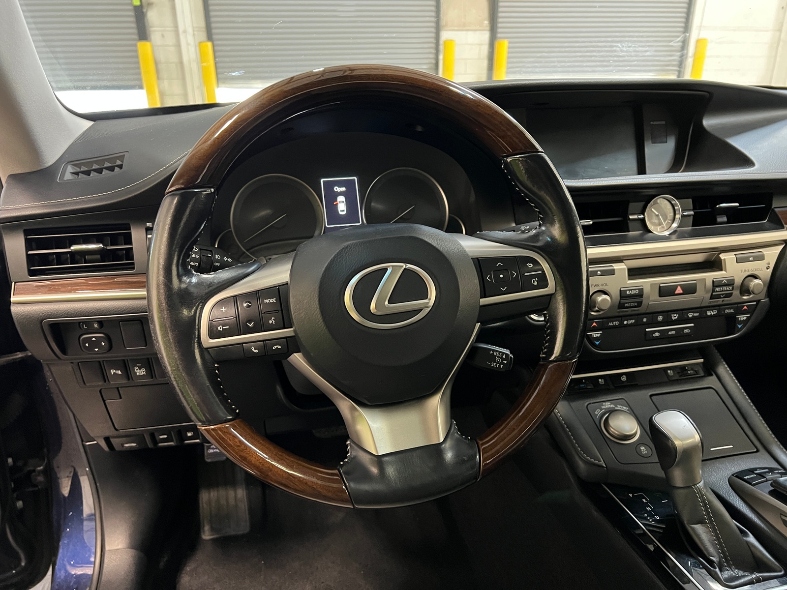 Thumbnail: 2016 Lexus ES - 4