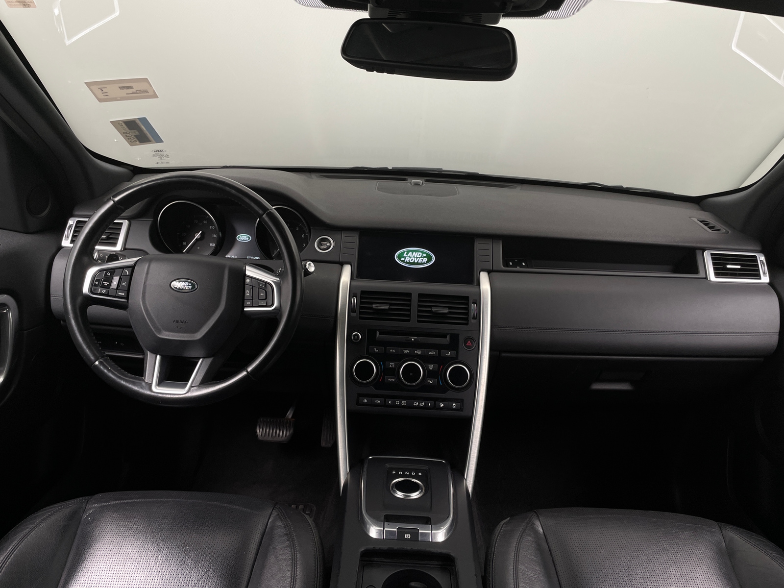 Thumbnail: 2017 Land Rover Discovery Sport - 2