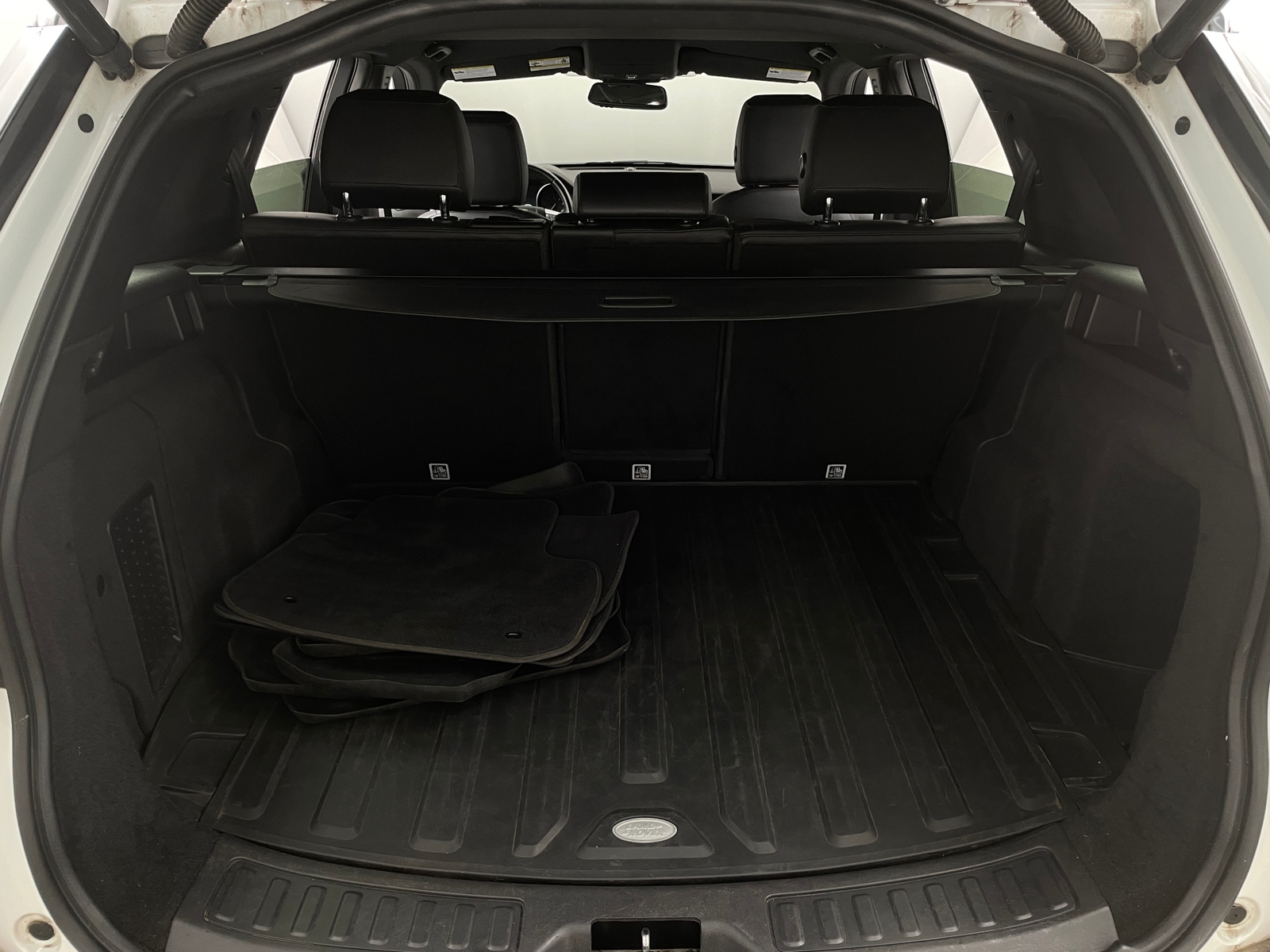 Thumbnail: 2017 Land Rover Discovery Sport - 6