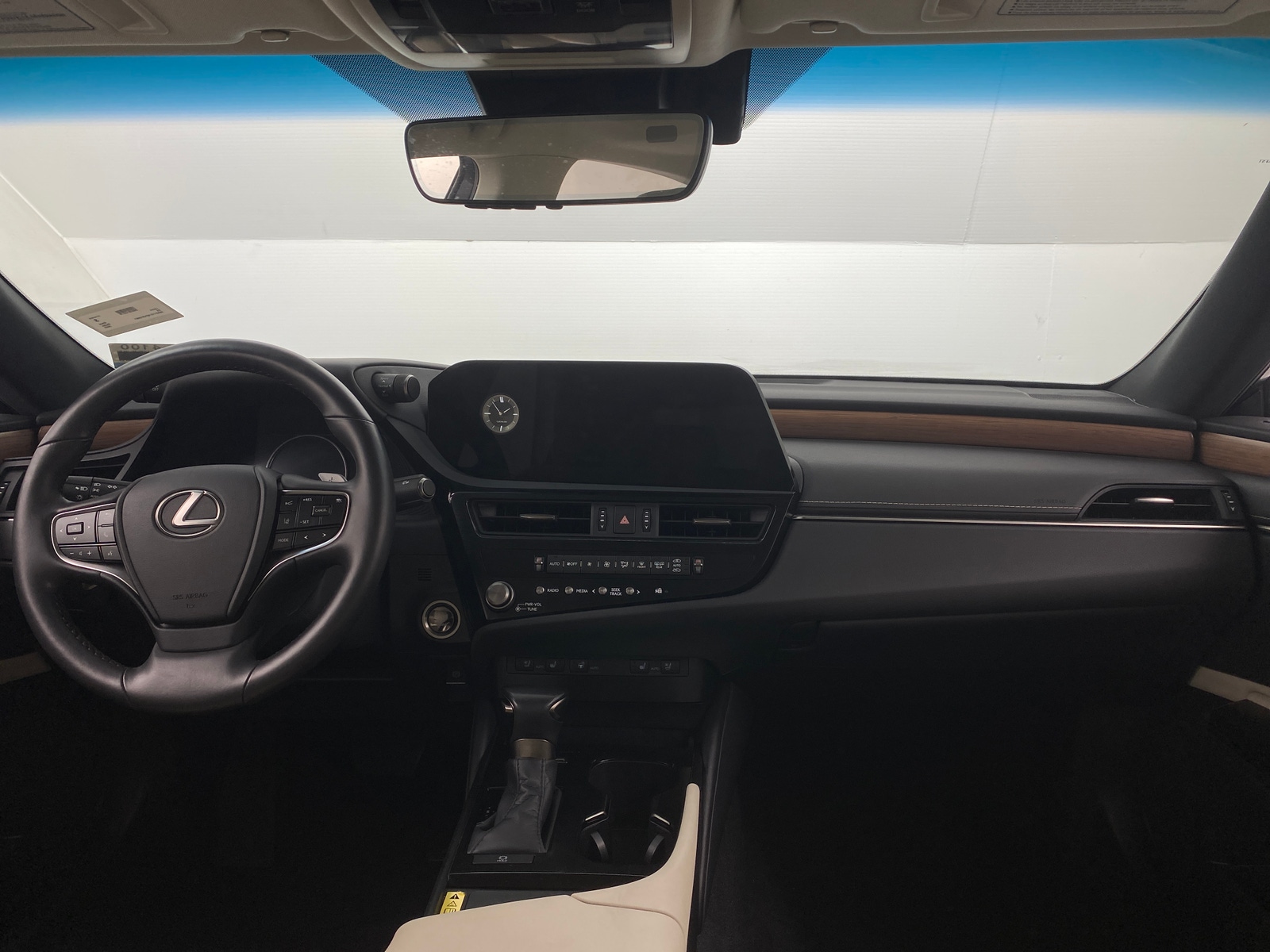 Thumbnail: 2023 Lexus ES - 2
