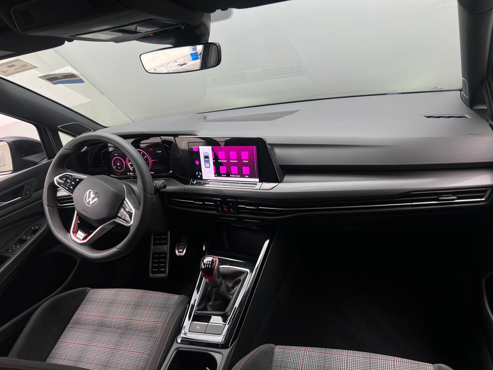 Thumbnail: 2024 Volkswagen Golf - 3
