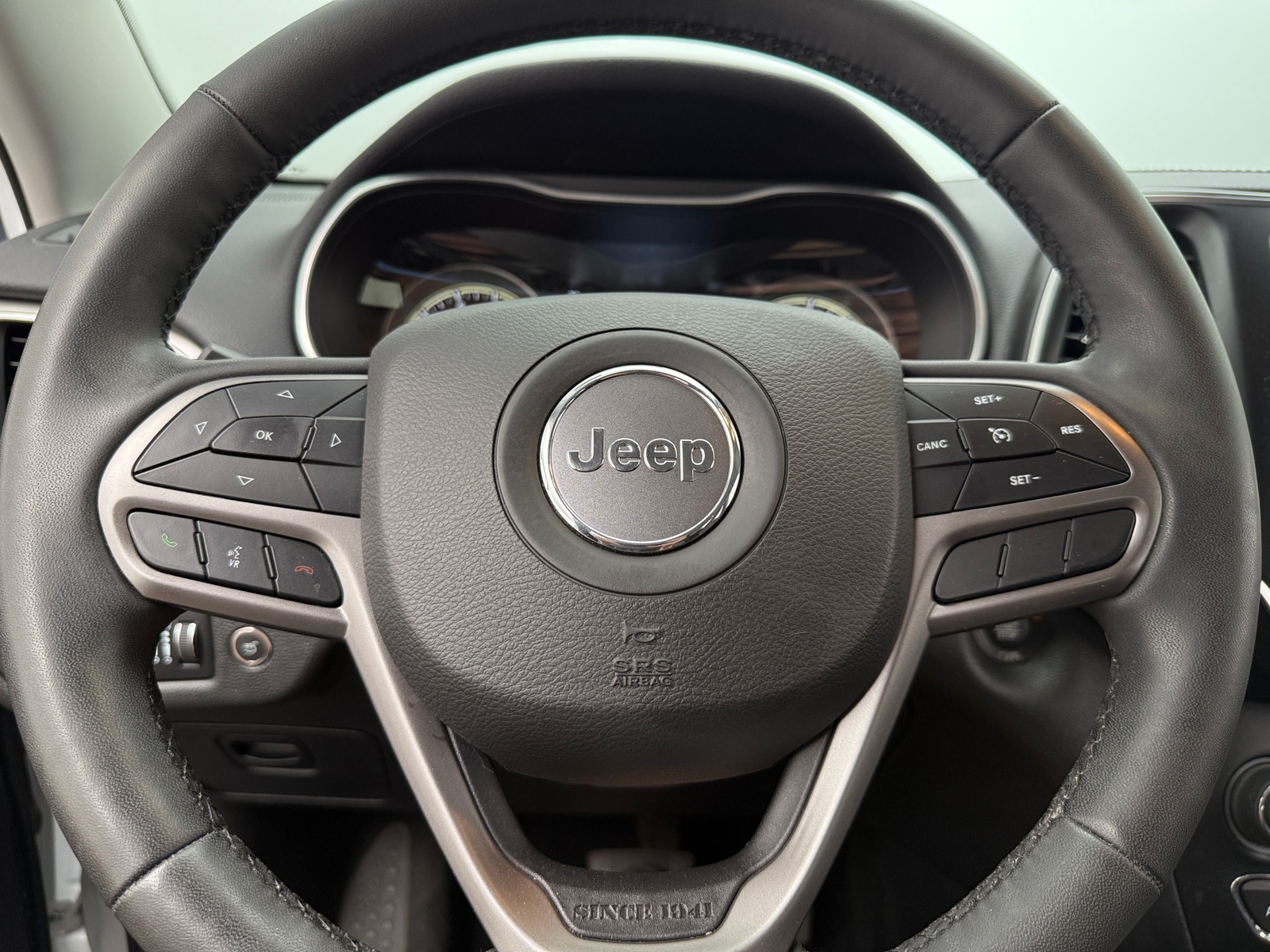 Thumbnail: 2022 Jeep Cherokee - 4