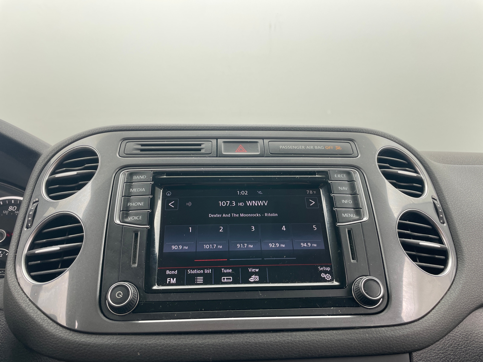 Thumbnail: 2017 Volkswagen Tiguan - 3