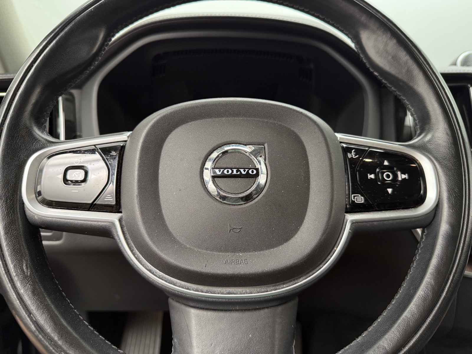 Thumbnail: 2019 Volvo XC60 - 4
