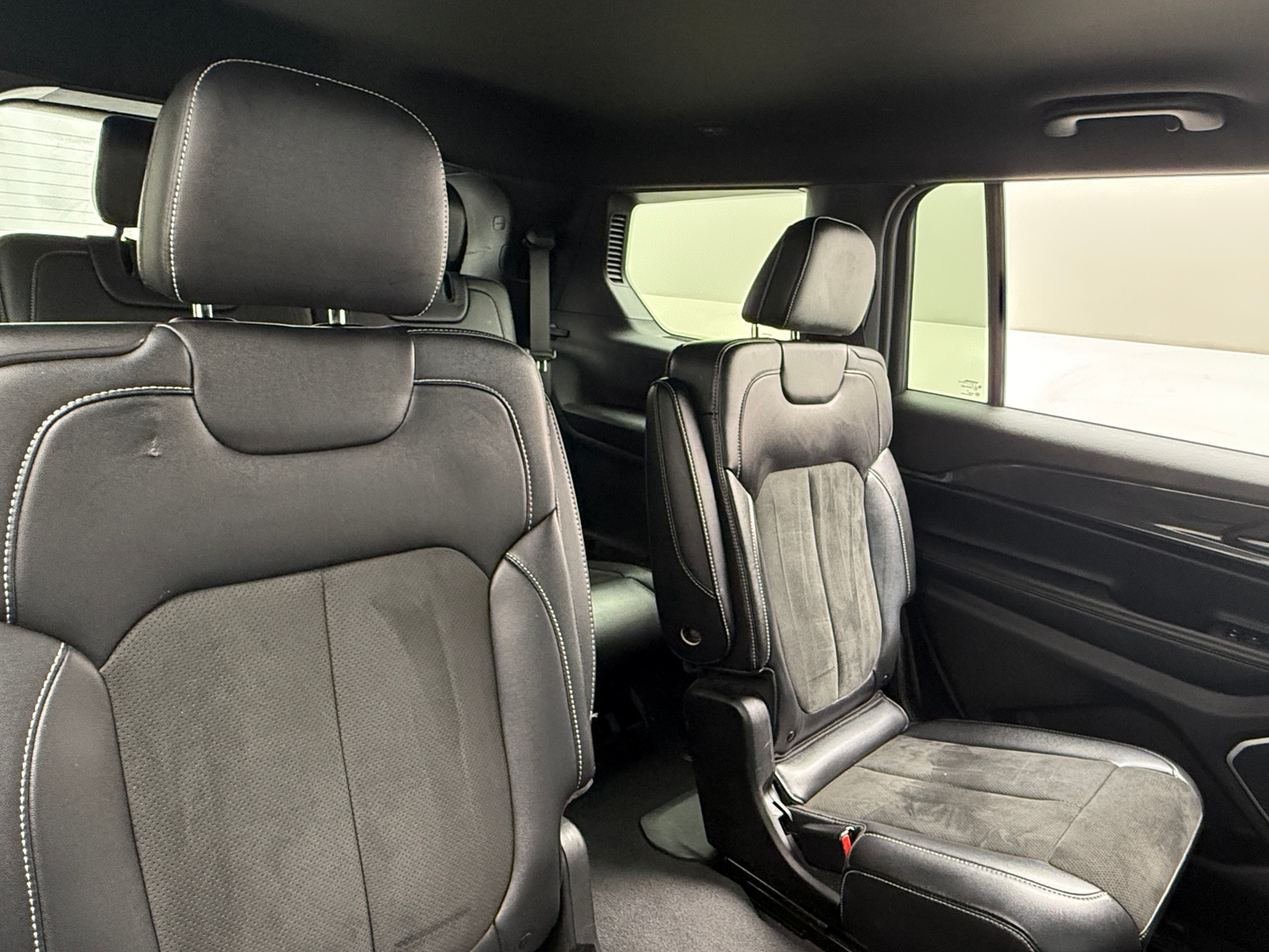 Thumbnail: 2022 Jeep Grand Cherokee L - 5