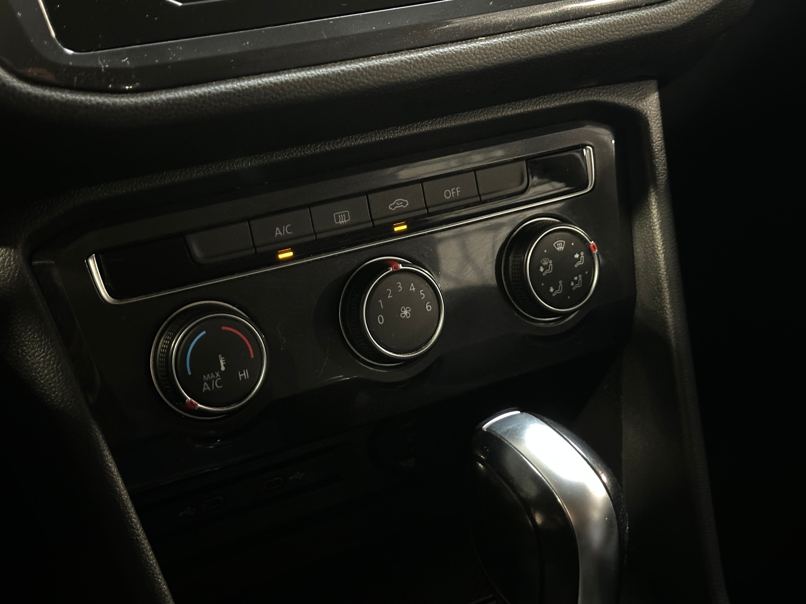 Thumbnail: 2021 Volkswagen Tiguan - 4