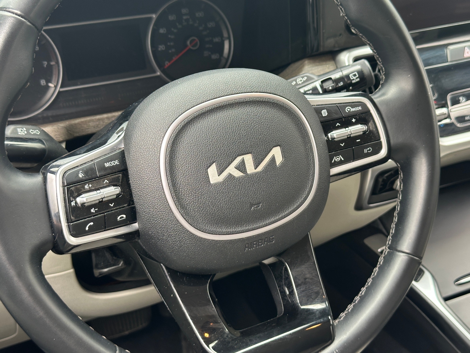Thumbnail: 2022 Kia Sorento - 4