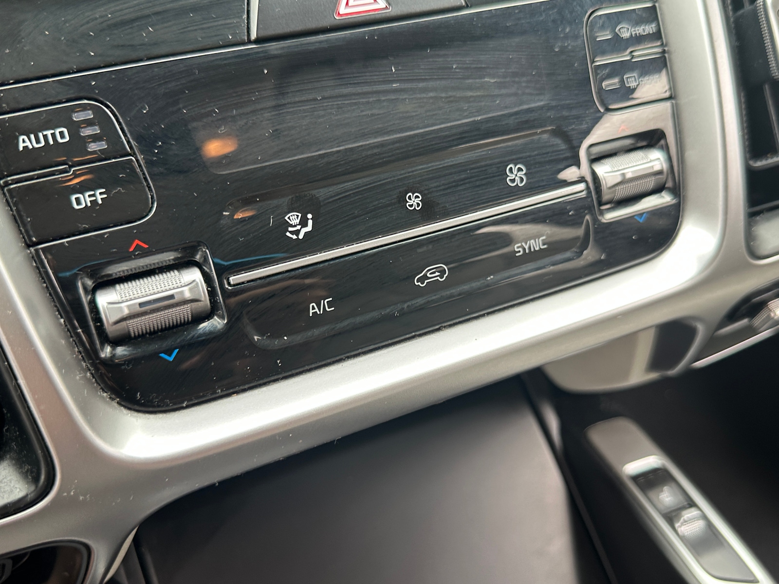 Thumbnail: 2022 Kia Sorento - 3