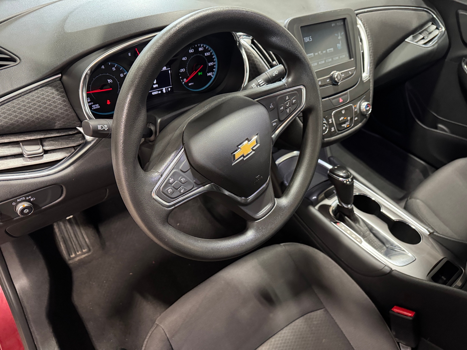 Thumbnail: 2017 Chevrolet Malibu - 3