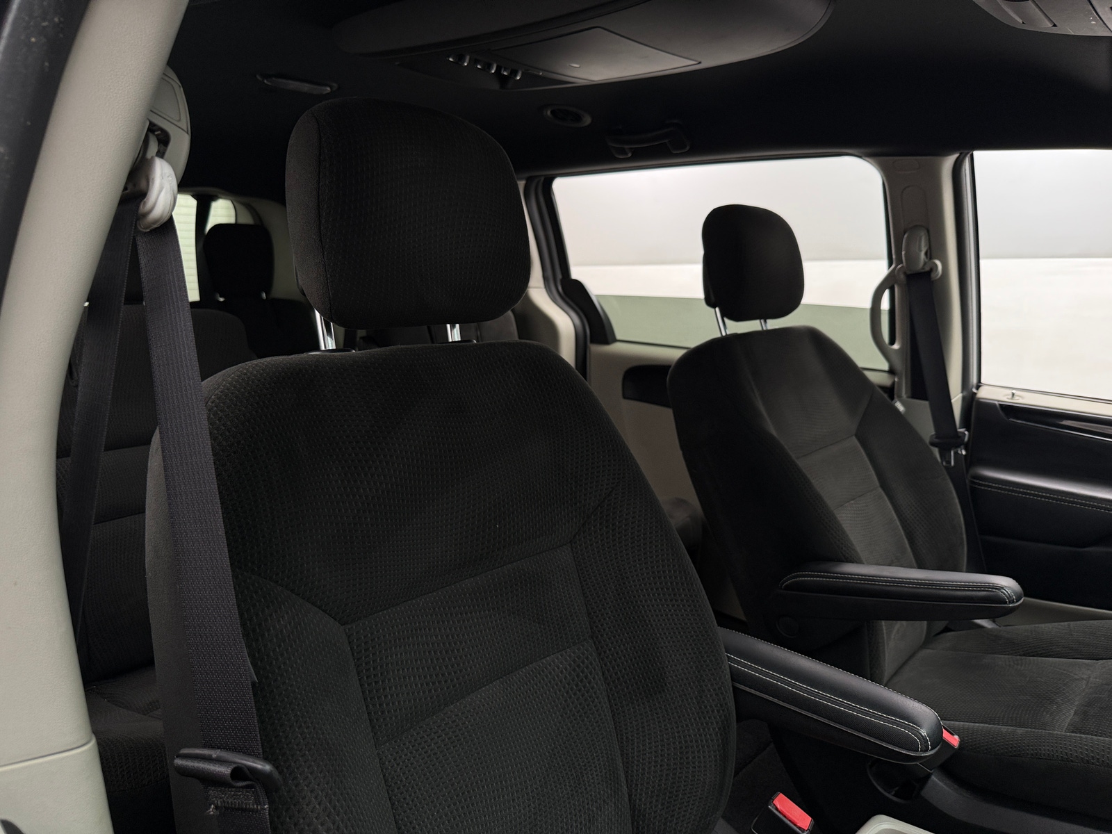 Thumbnail: 2016 Dodge Grand Caravan - 2