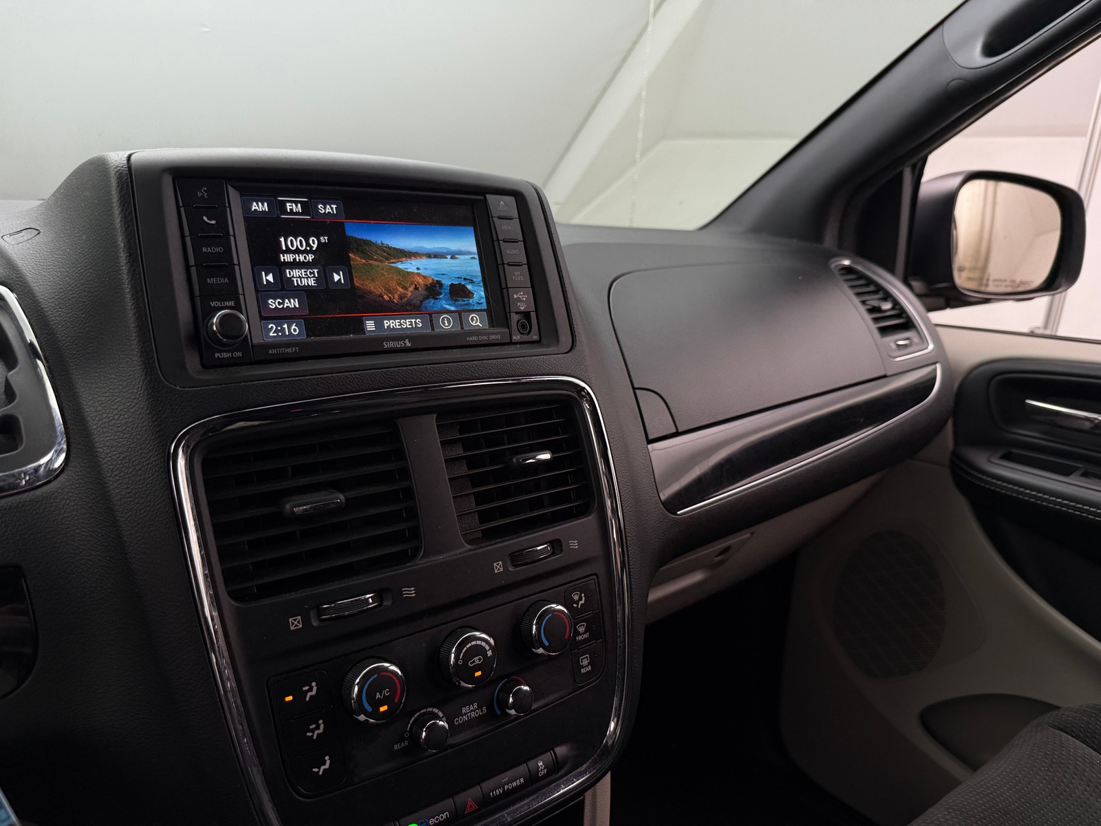 Thumbnail: 2016 Dodge Grand Caravan - 4