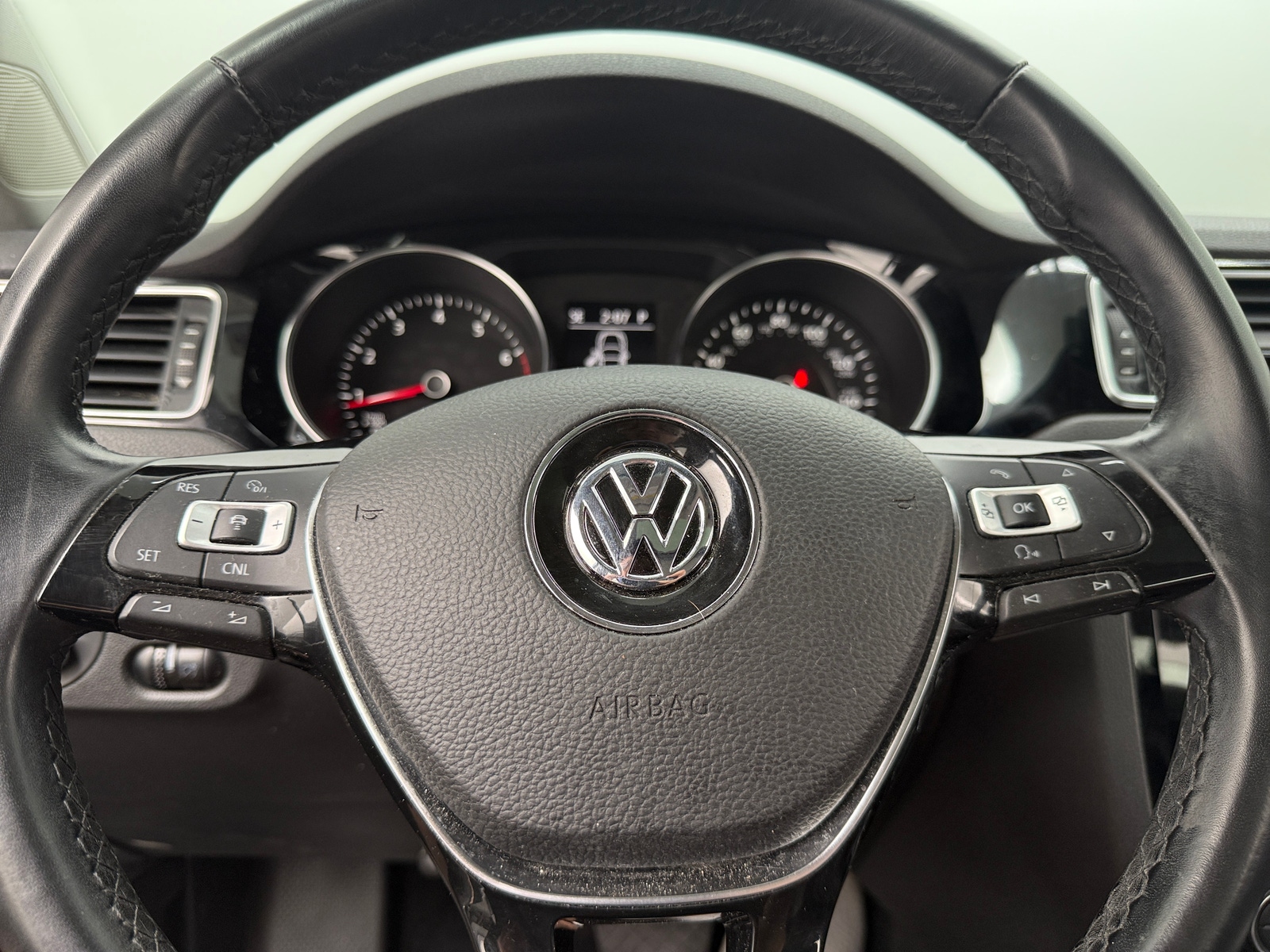 Thumbnail: 2017 Volkswagen Jetta - 4