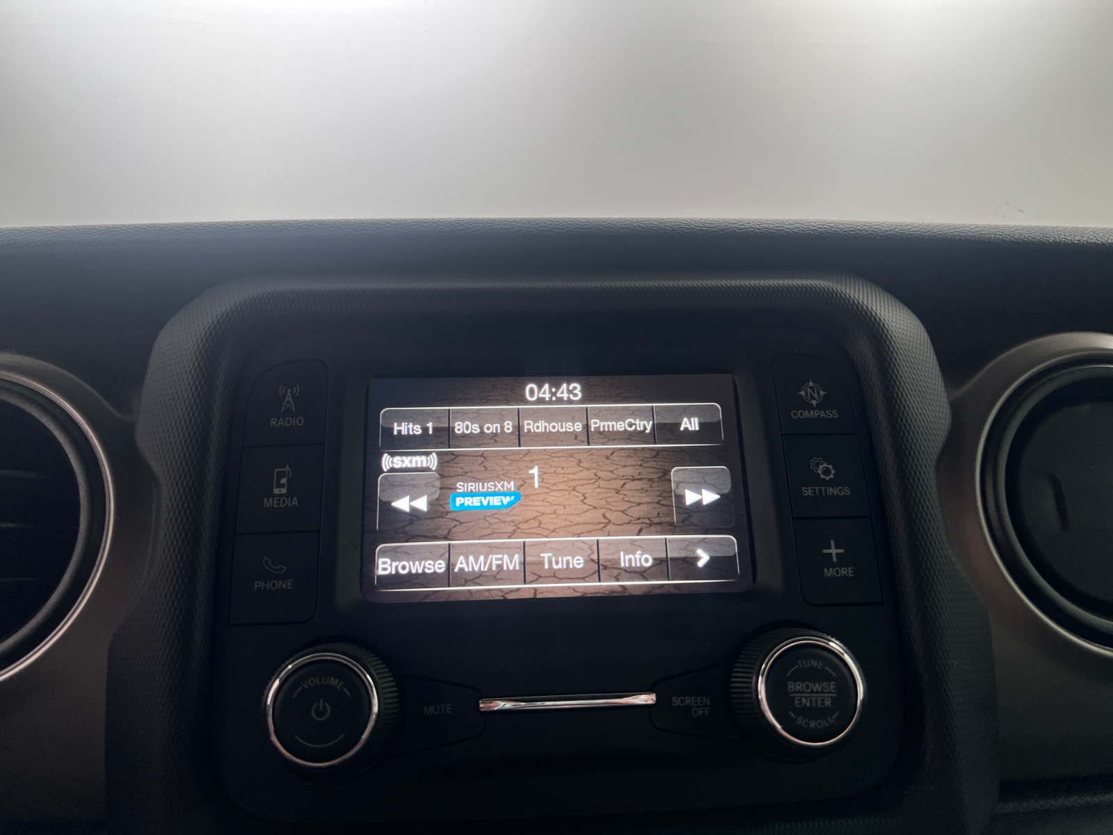 Thumbnail: 2021 Jeep Gladiator - 4
